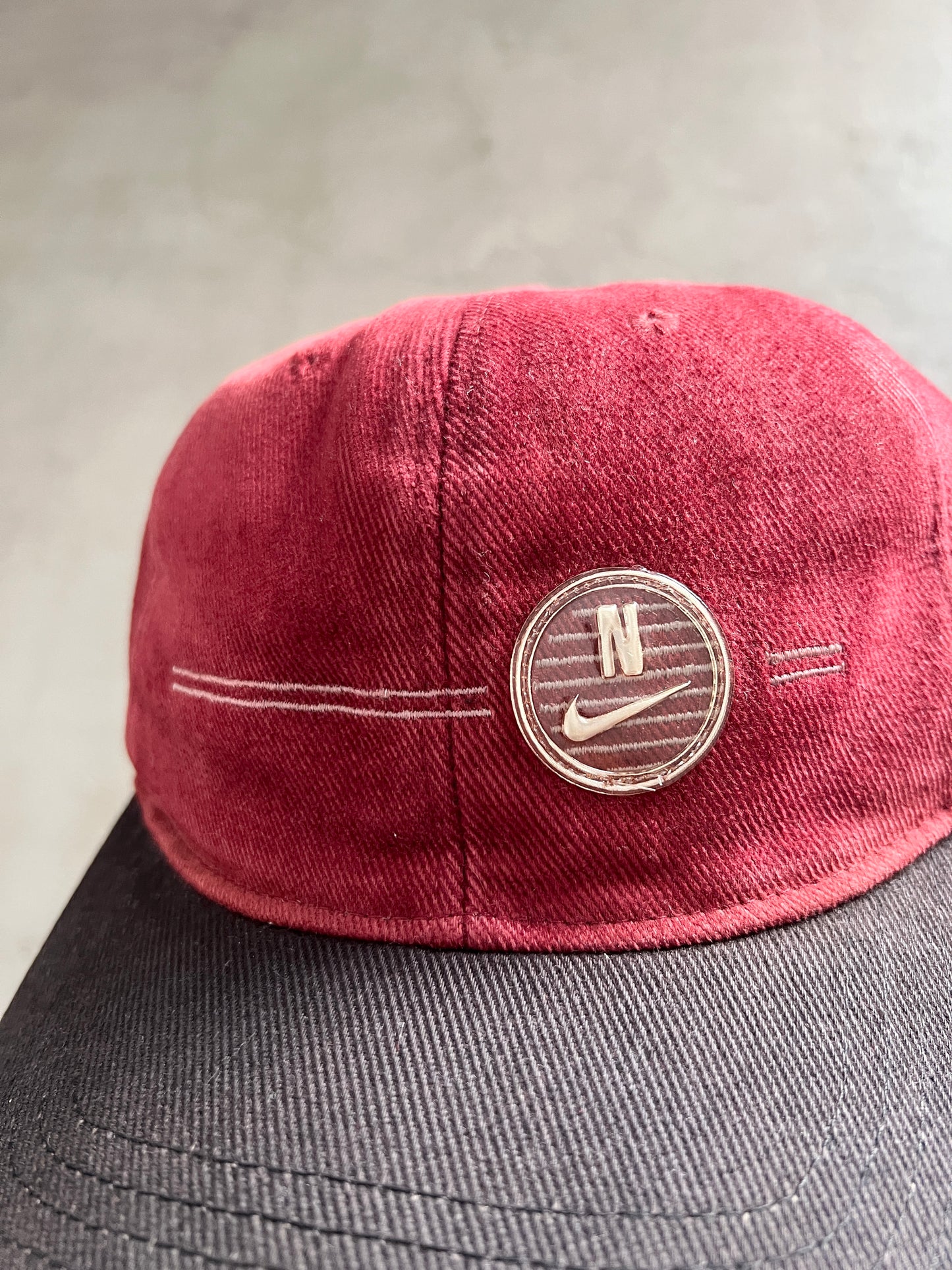 WINE RED NIKE CAP - 1990S