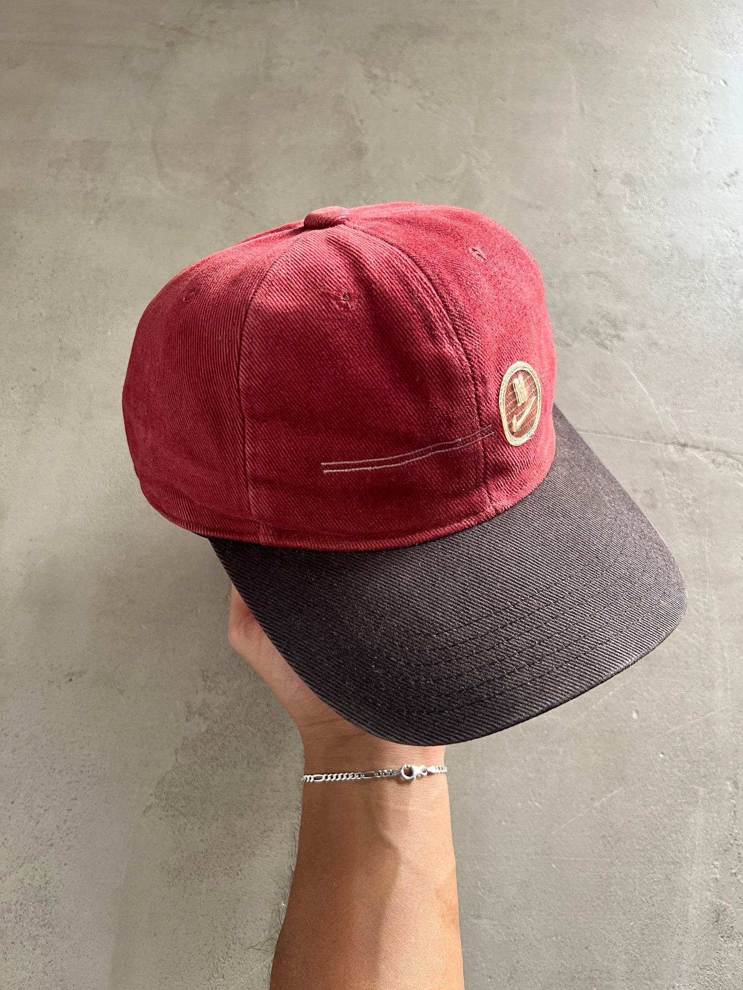 WINE RED NIKE CAP - 1990S