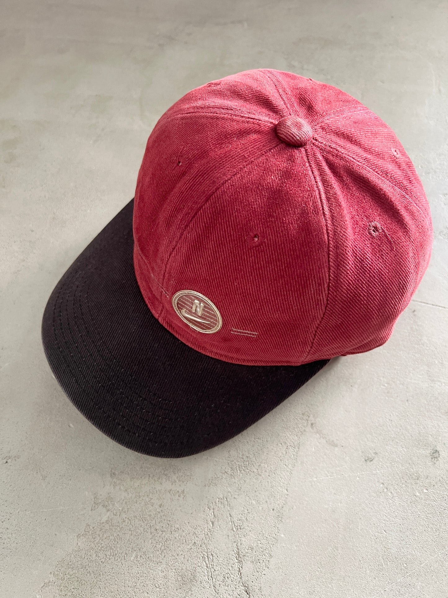 WINE RED NIKE CAP - 1990S