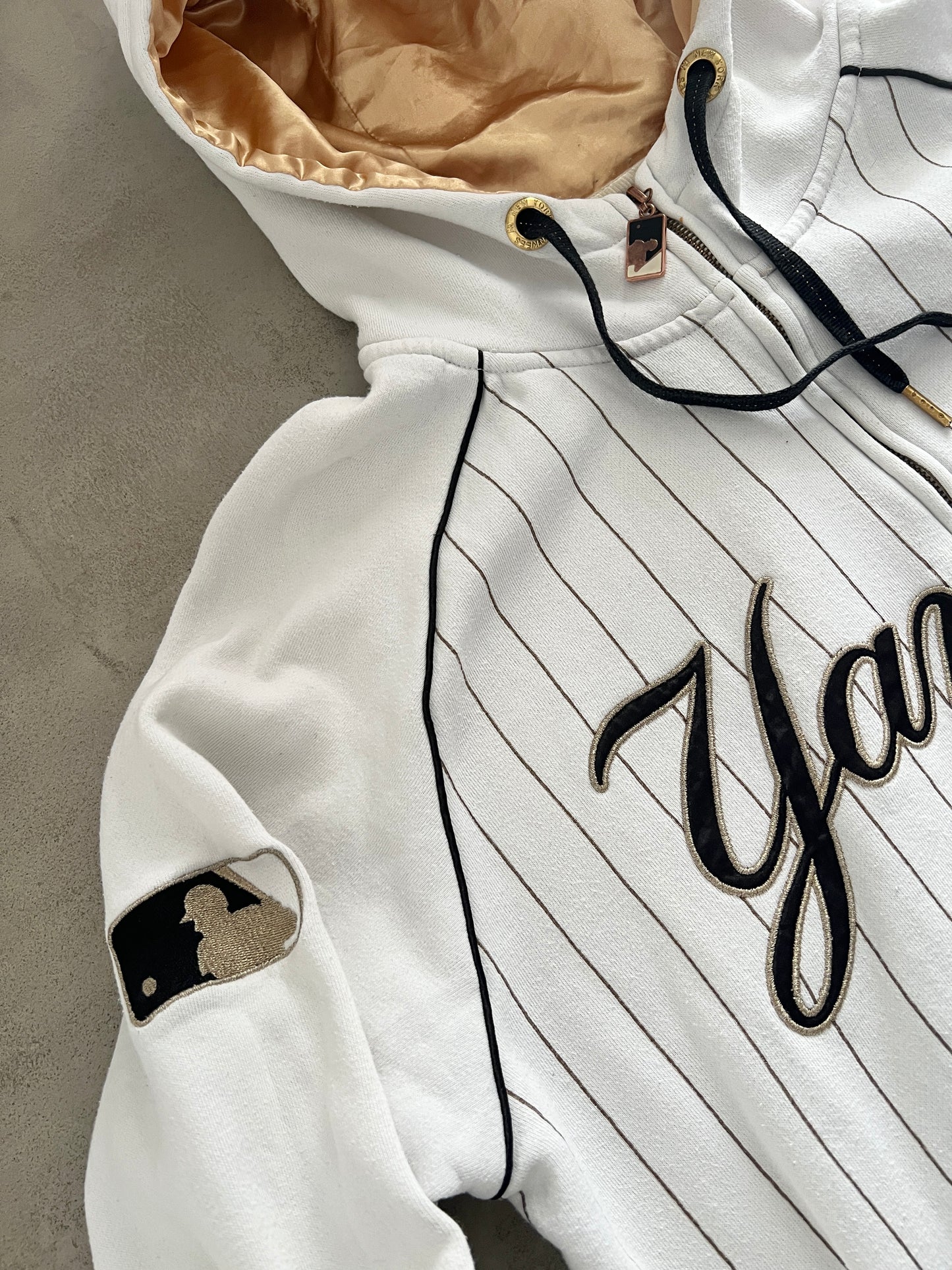 WHITE/NAVY YANKEES ZIP UP HOODIE - 2000S - M/L