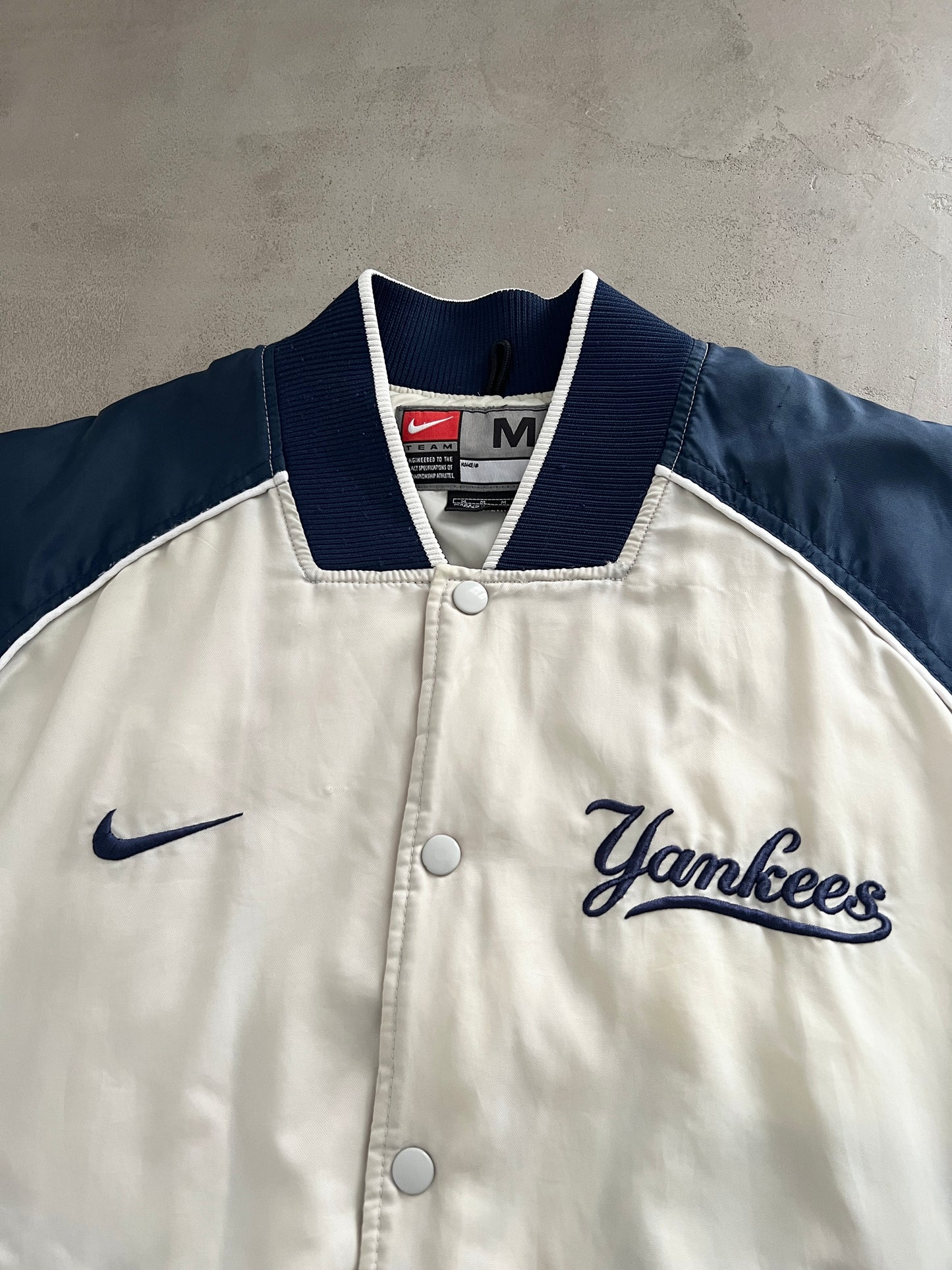 CREME/NAVY YANKEES NIKE BOMBER - 1990S - L