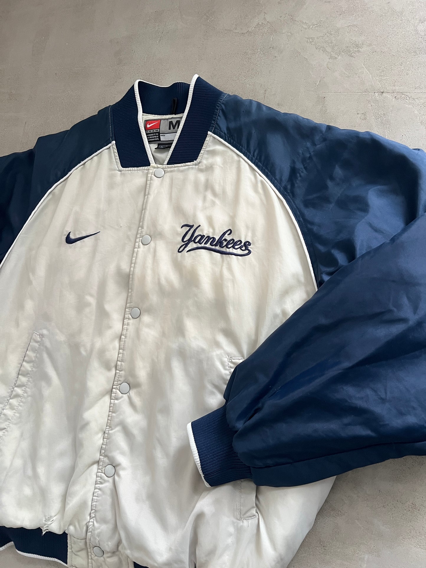 CREME/NAVY YANKEES NIKE BOMBER - 1990S - L