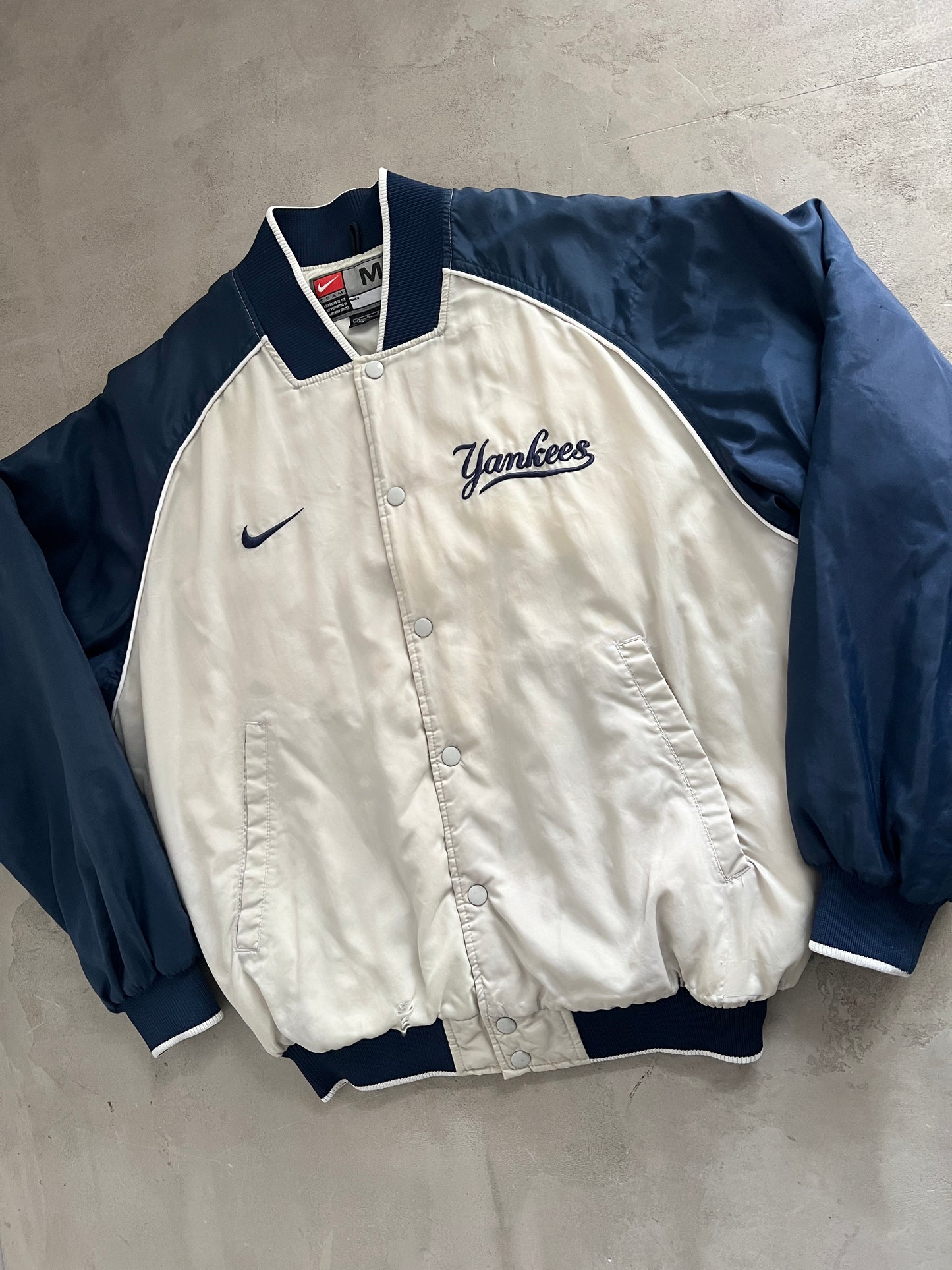 CREME/NAVY YANKEES NIKE BOMBER - 1990S - L