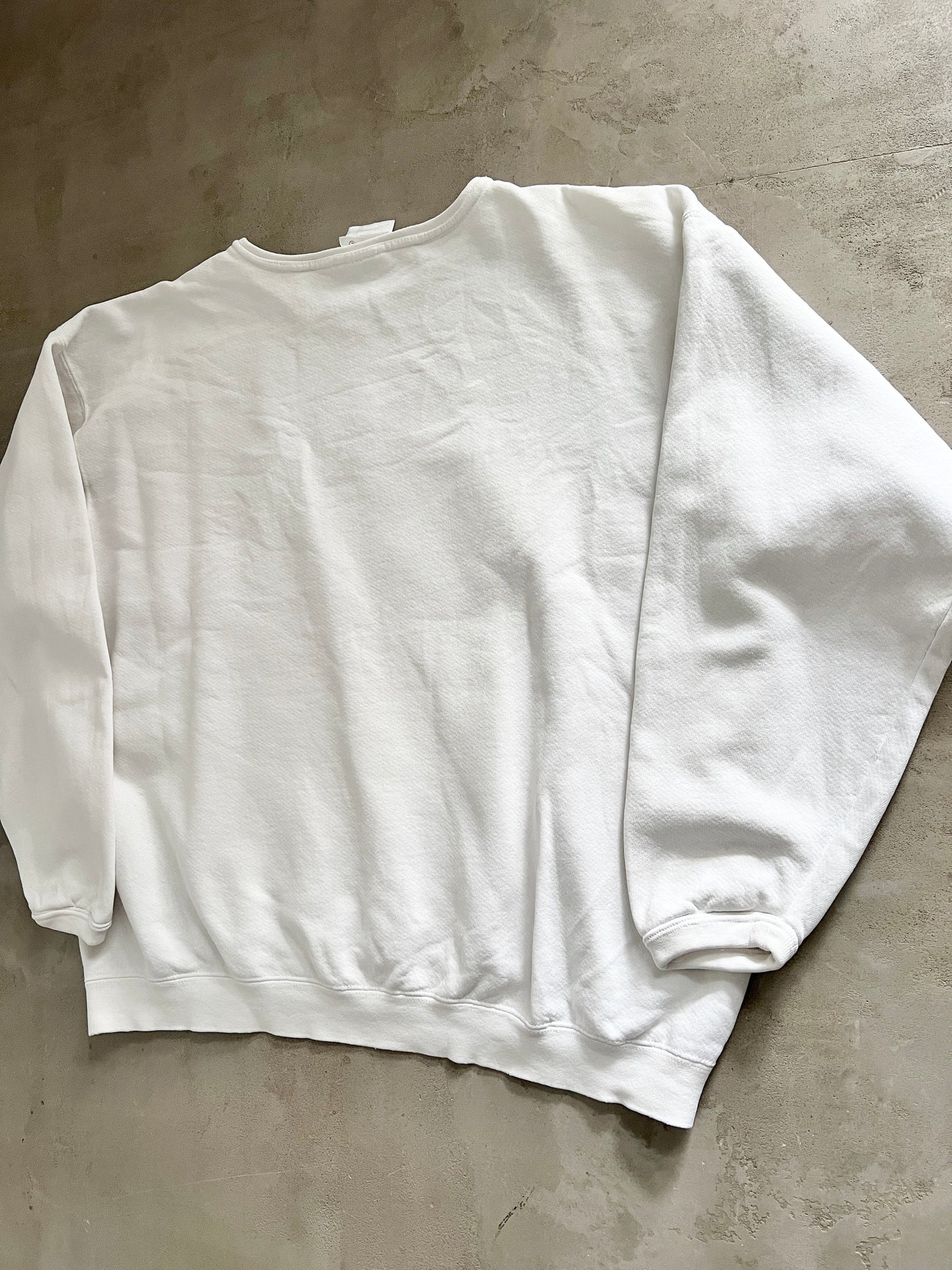 WHITE NIKE TOWN SWEATER - 1990S - L/M