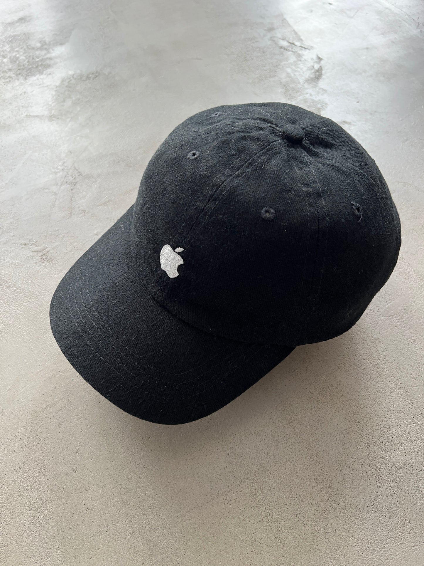 BLACK APPLE CAP - 2000S