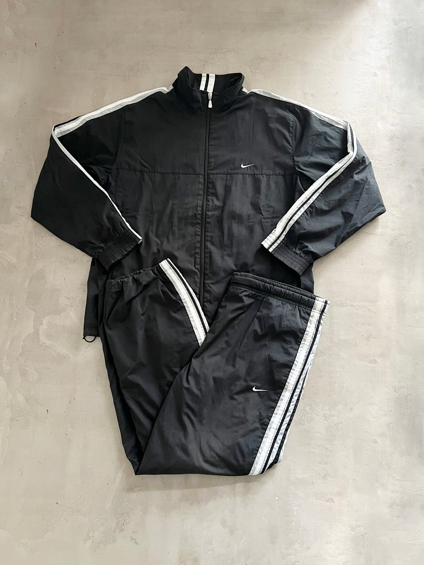 BLACK NIKE TRACK PANTS - 2000S - L