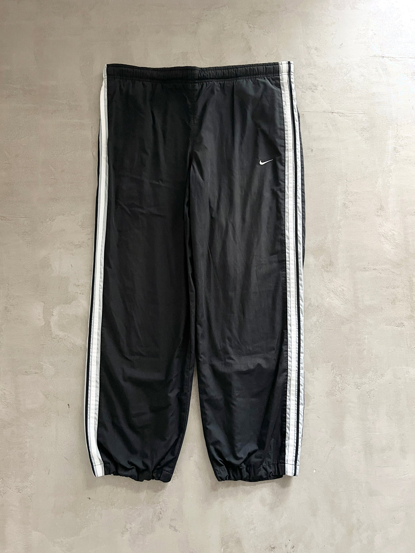 BLACK NIKE TRACK PANTS - 2000S - L