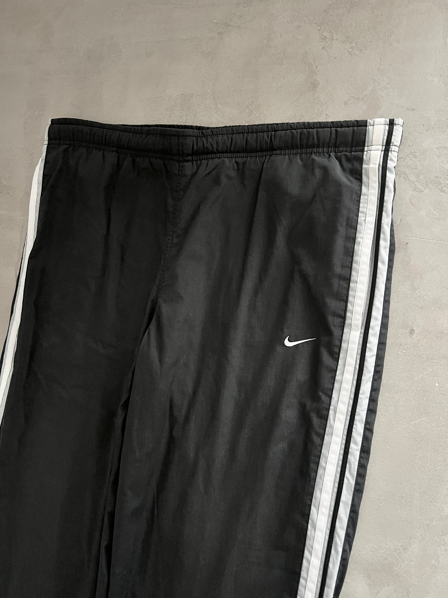 BLACK NIKE TRACK PANTS - 2000S - L