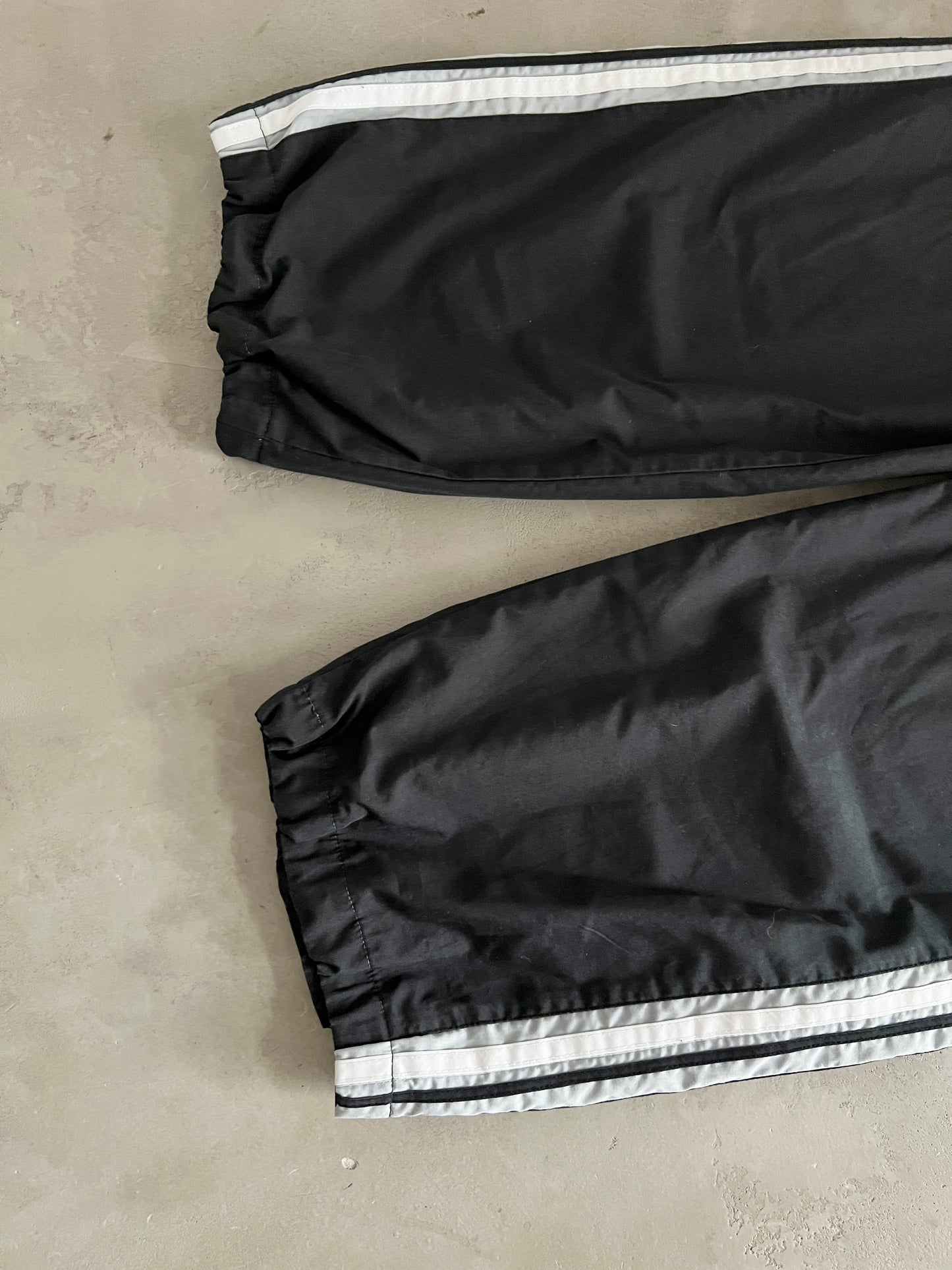 BLACK NIKE TRACK PANTS - 2000S - L