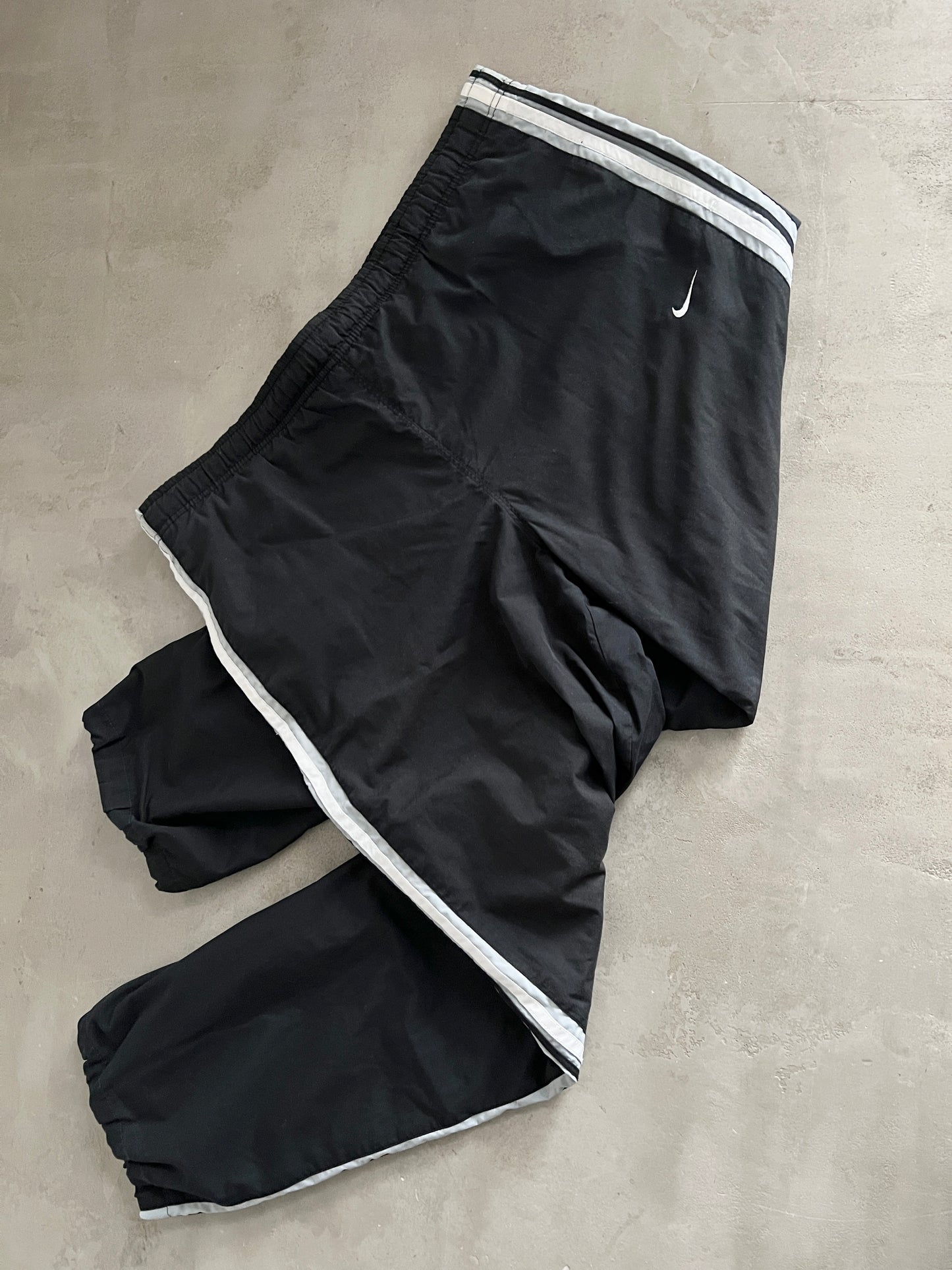 BLACK NIKE TRACK PANTS - 2000S - L