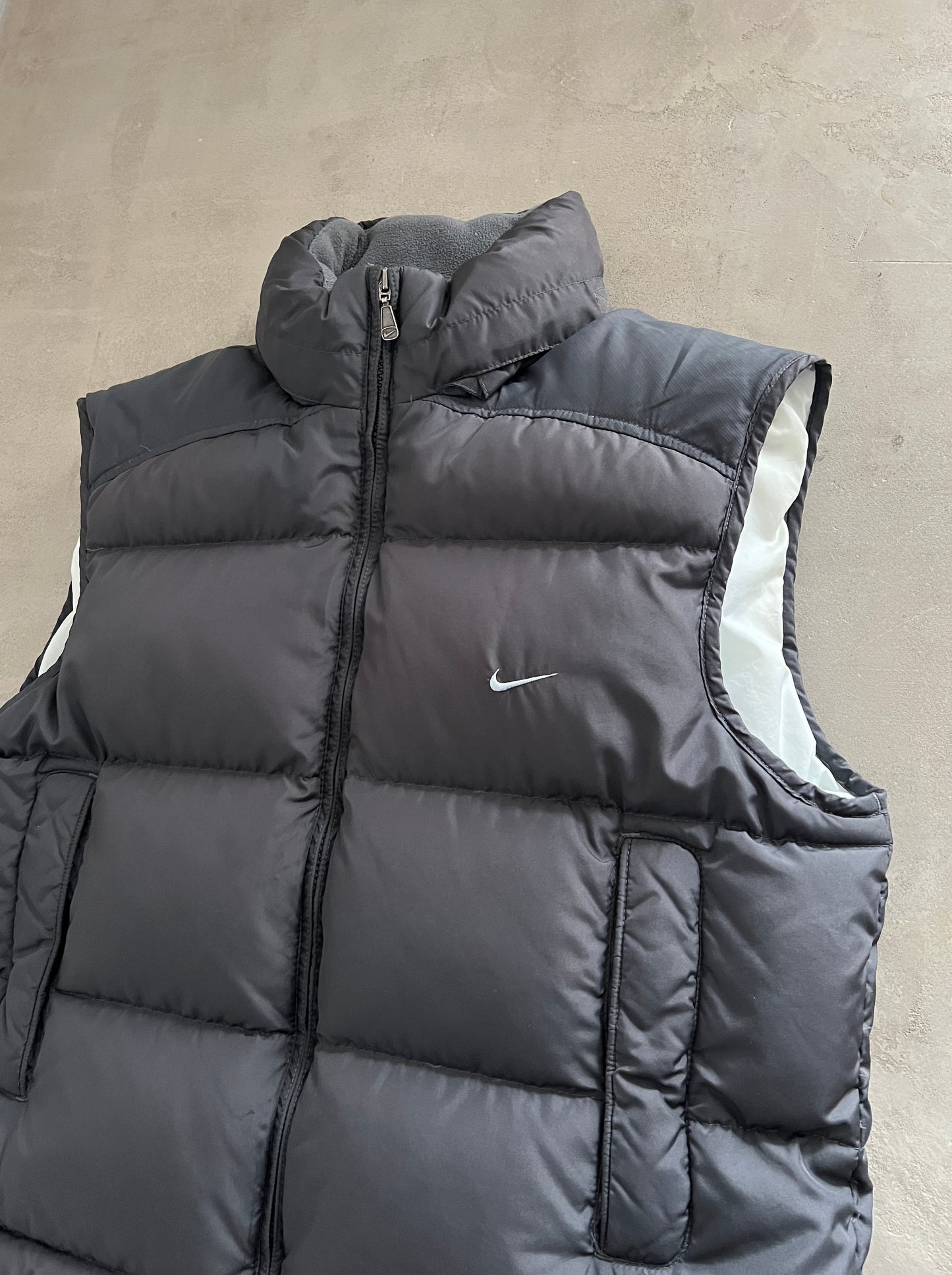 GREY NIKE PUFFER VEST - 2000S - M/L