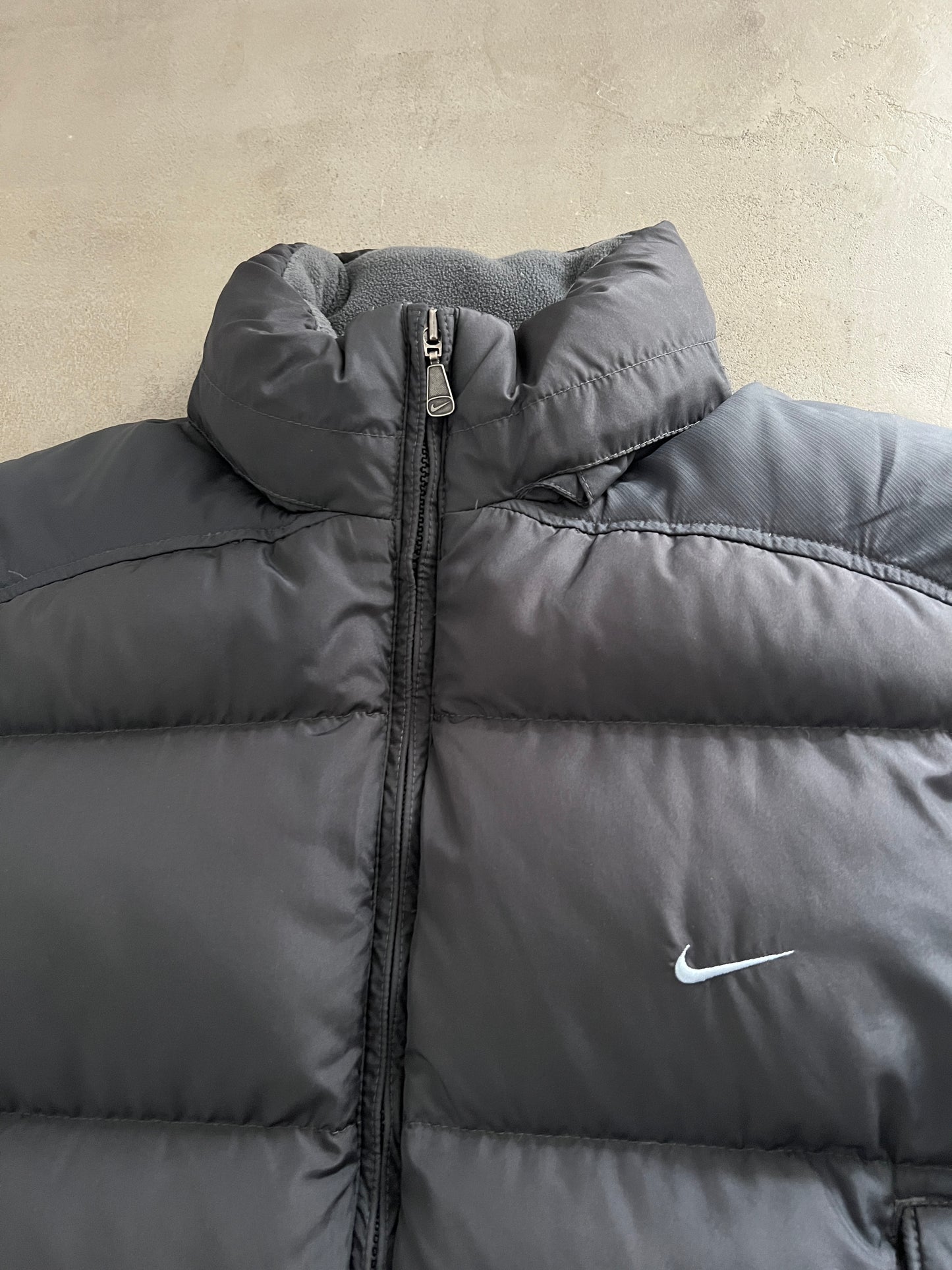 GREY NIKE PUFFER VEST - 2000S - M/L