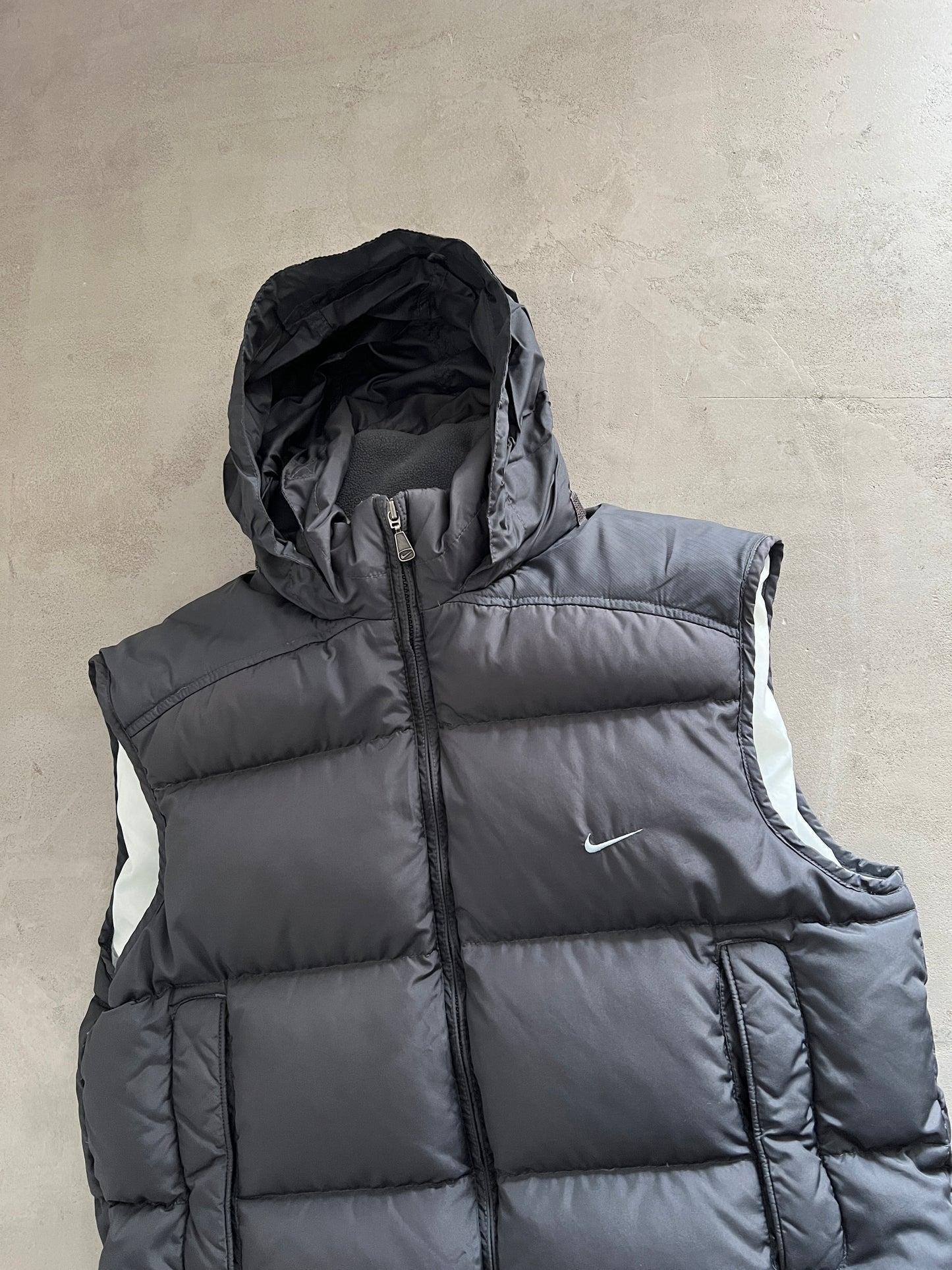 GREY NIKE PUFFER VEST - 2000S - M/L