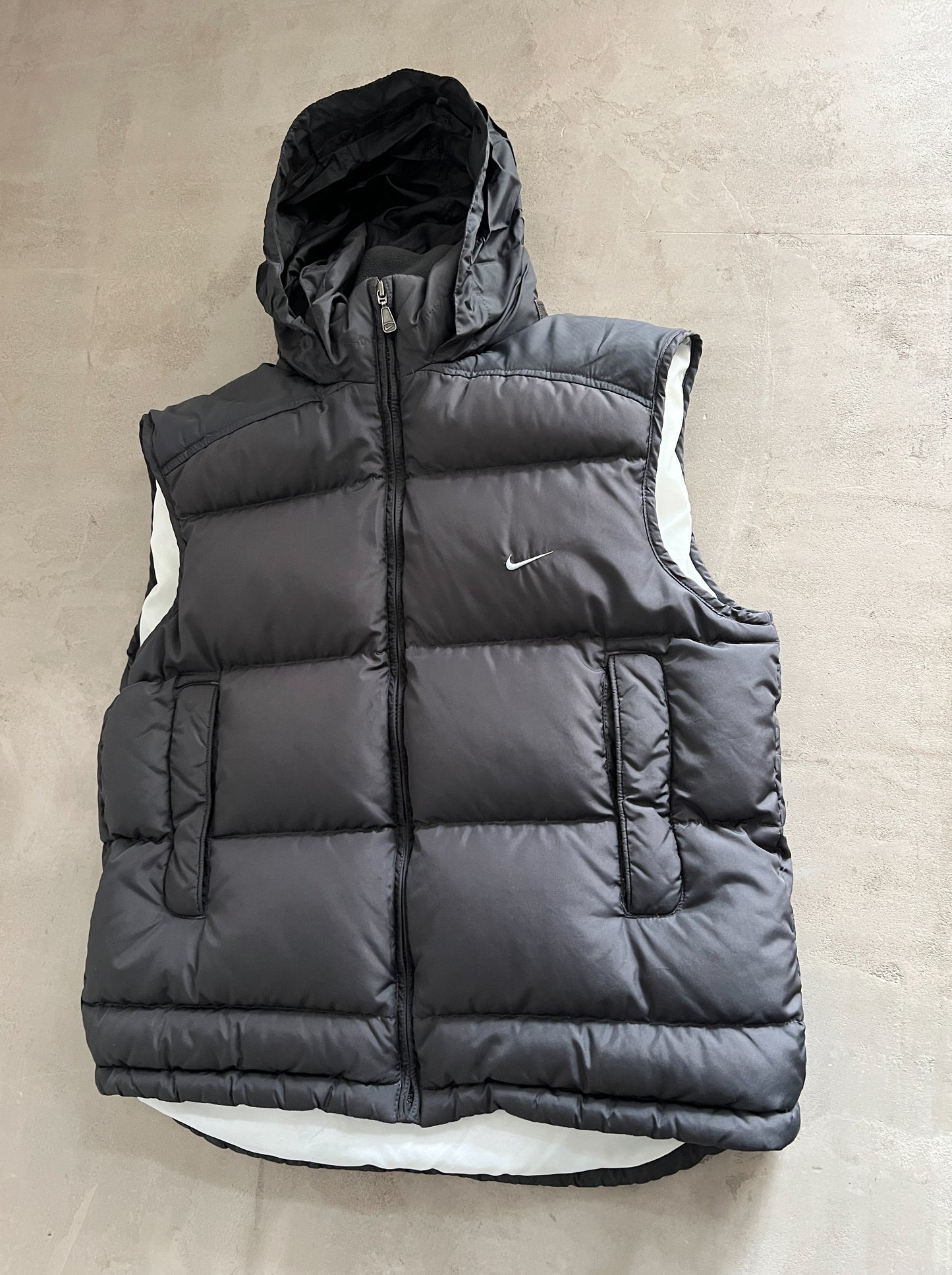 GREY NIKE PUFFER VEST - 2000S - M/L