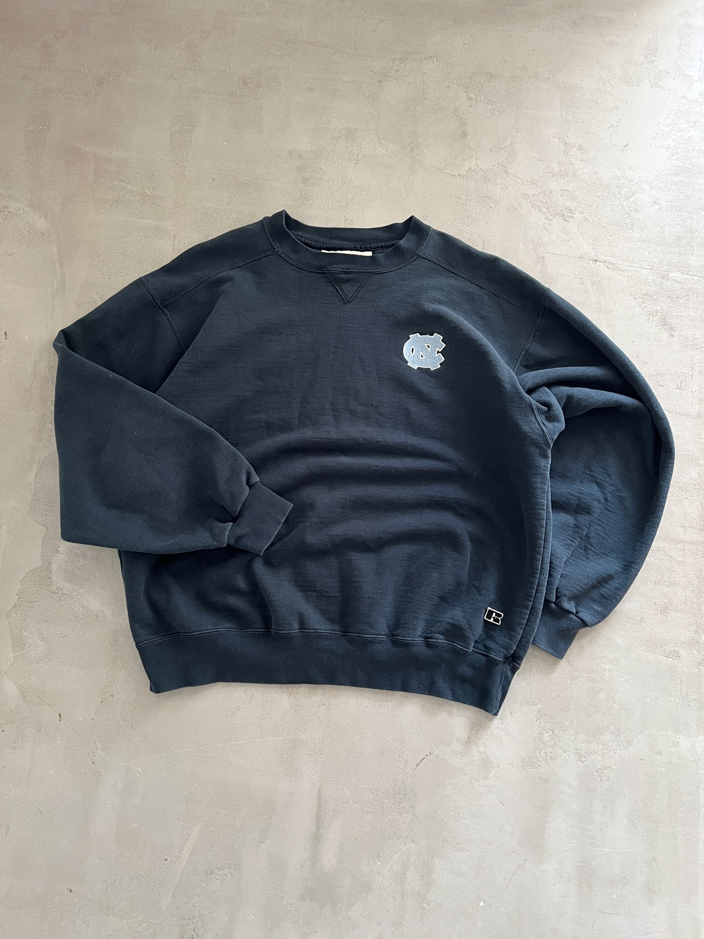 BLACK/NAVY UNC RUSSELL SWEATER - 1990S - L