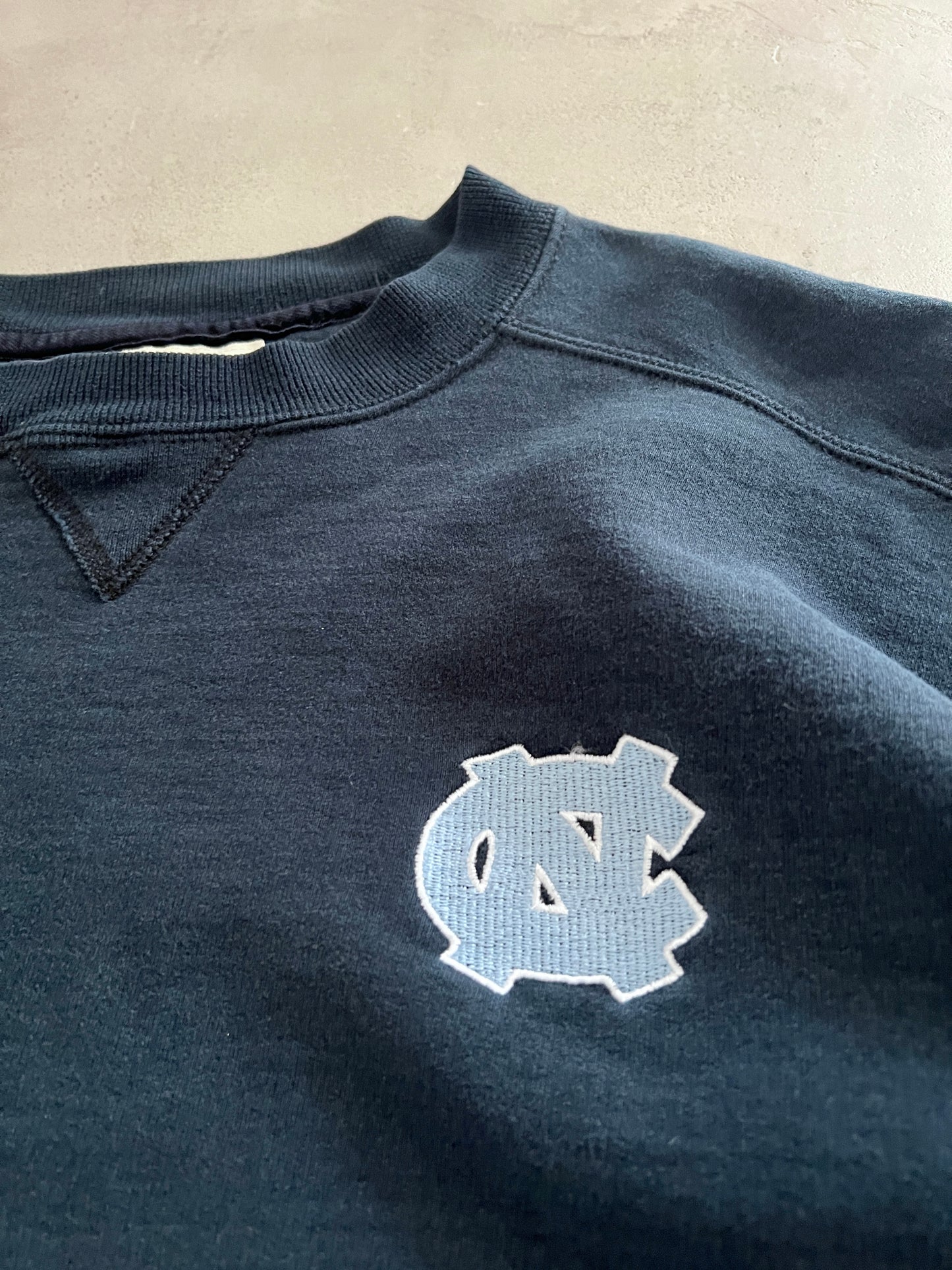 BLACK/NAVY UNC RUSSELL SWEATER - 1990S - L