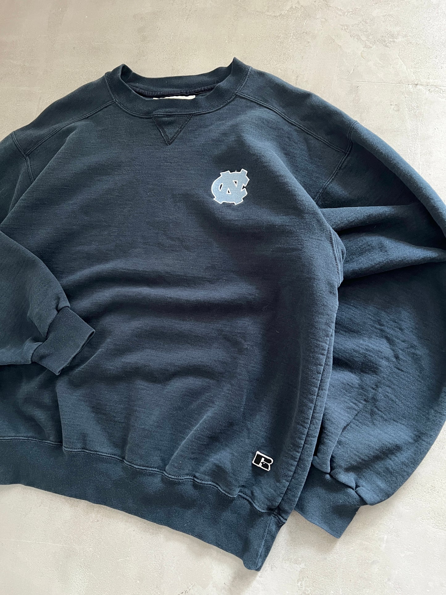 BLACK/NAVY UNC RUSSELL SWEATER - 1990S - L