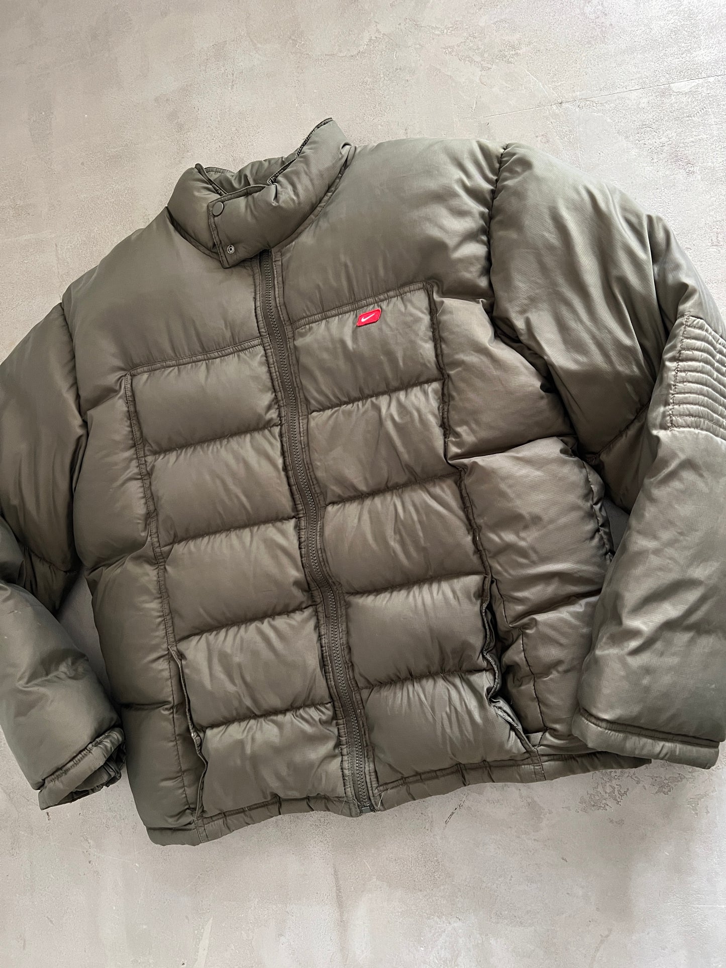 KHAKI NIKE PUFFER - 2000S - L