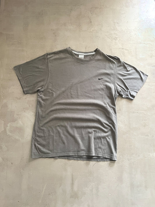 FADED GREY NIKE TEE - 2000S - M/L