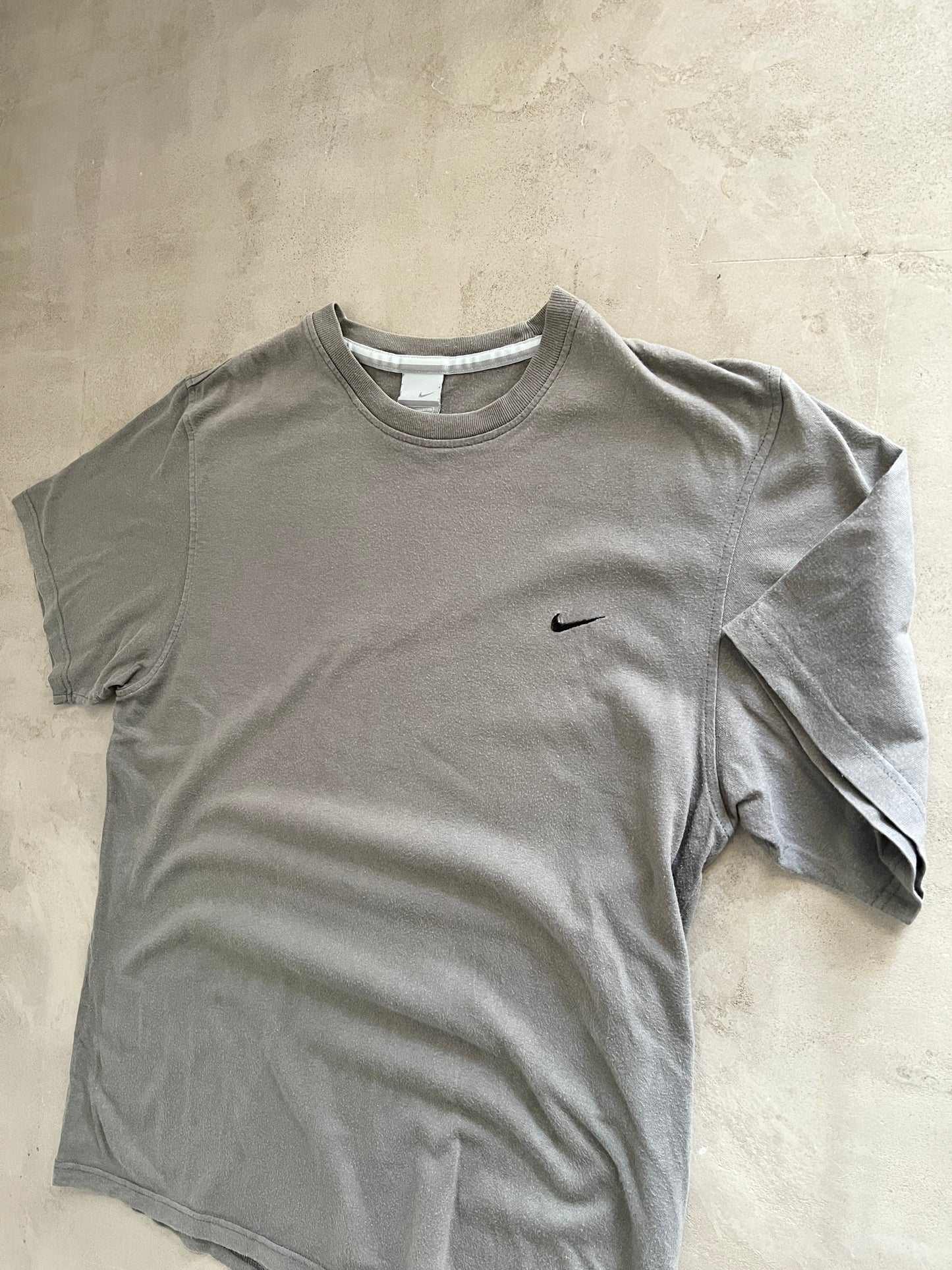 FADED GREY NIKE TEE - 2000S - M/L