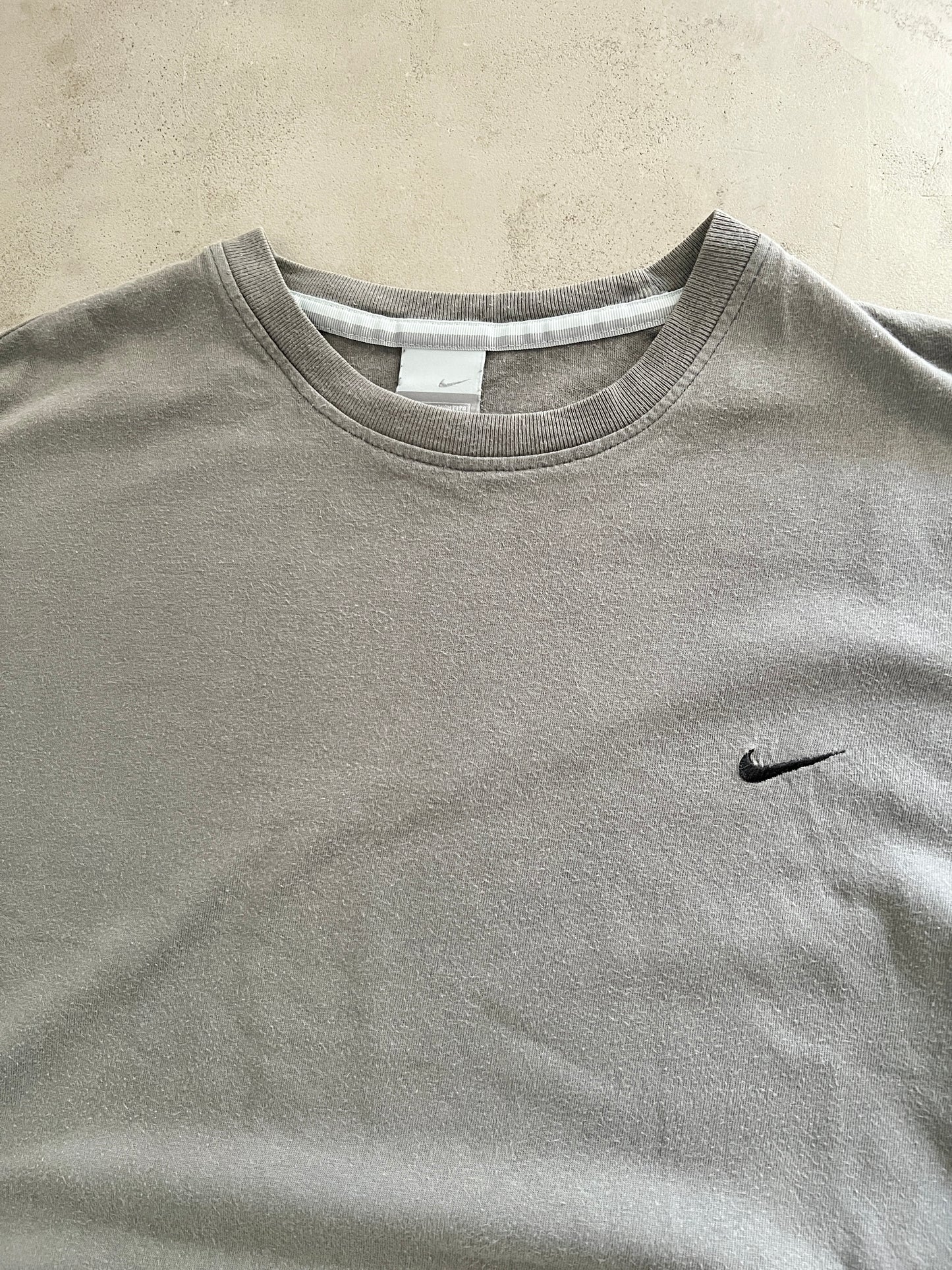 FADED GREY NIKE TEE - 2000S - M/L