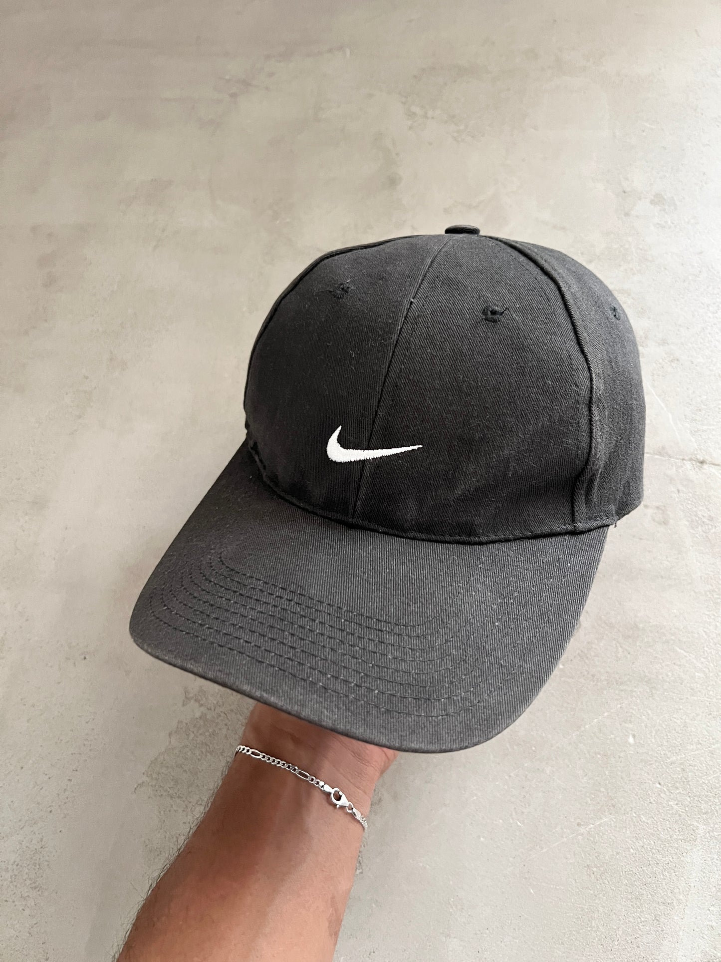 BLACK NIKE CAP - 2000S