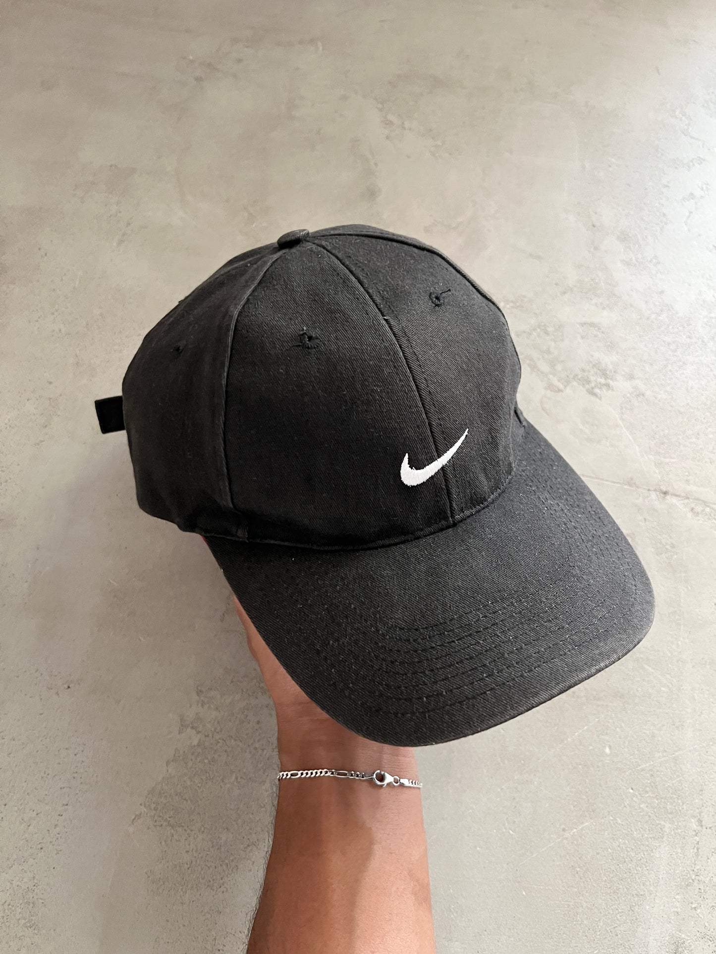 BLACK NIKE CAP - 2000S