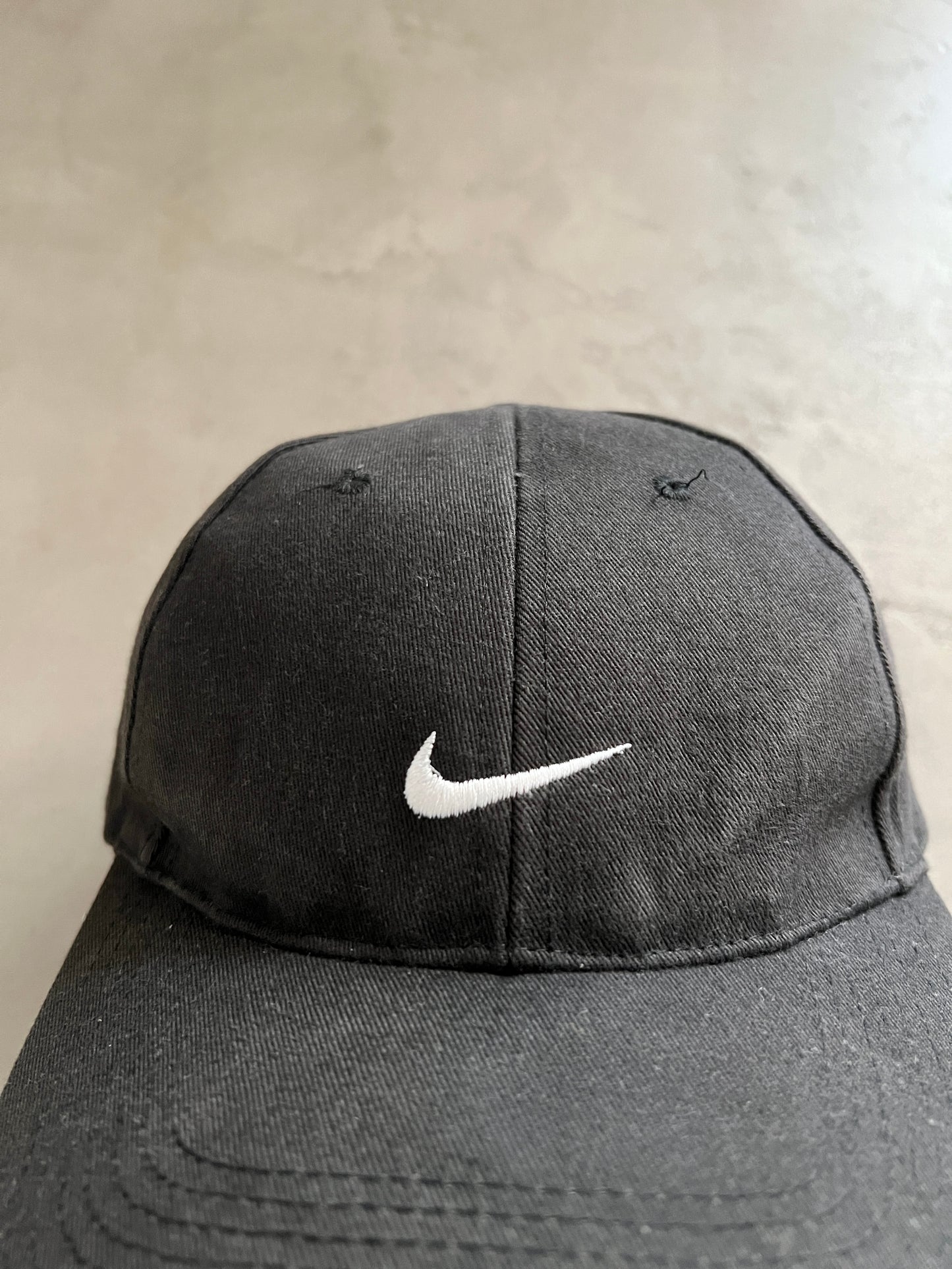 BLACK NIKE CAP - 2000S