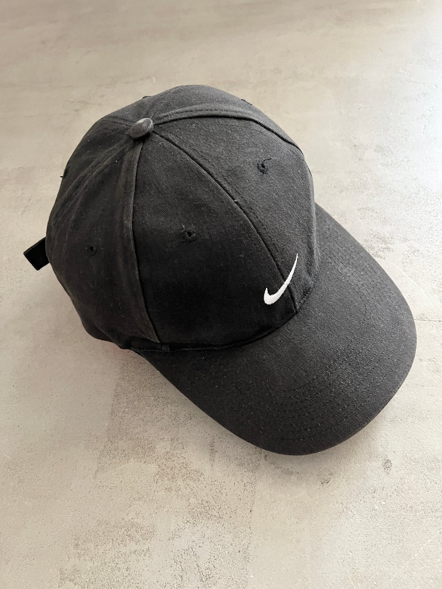 BLACK NIKE CAP - 2000S