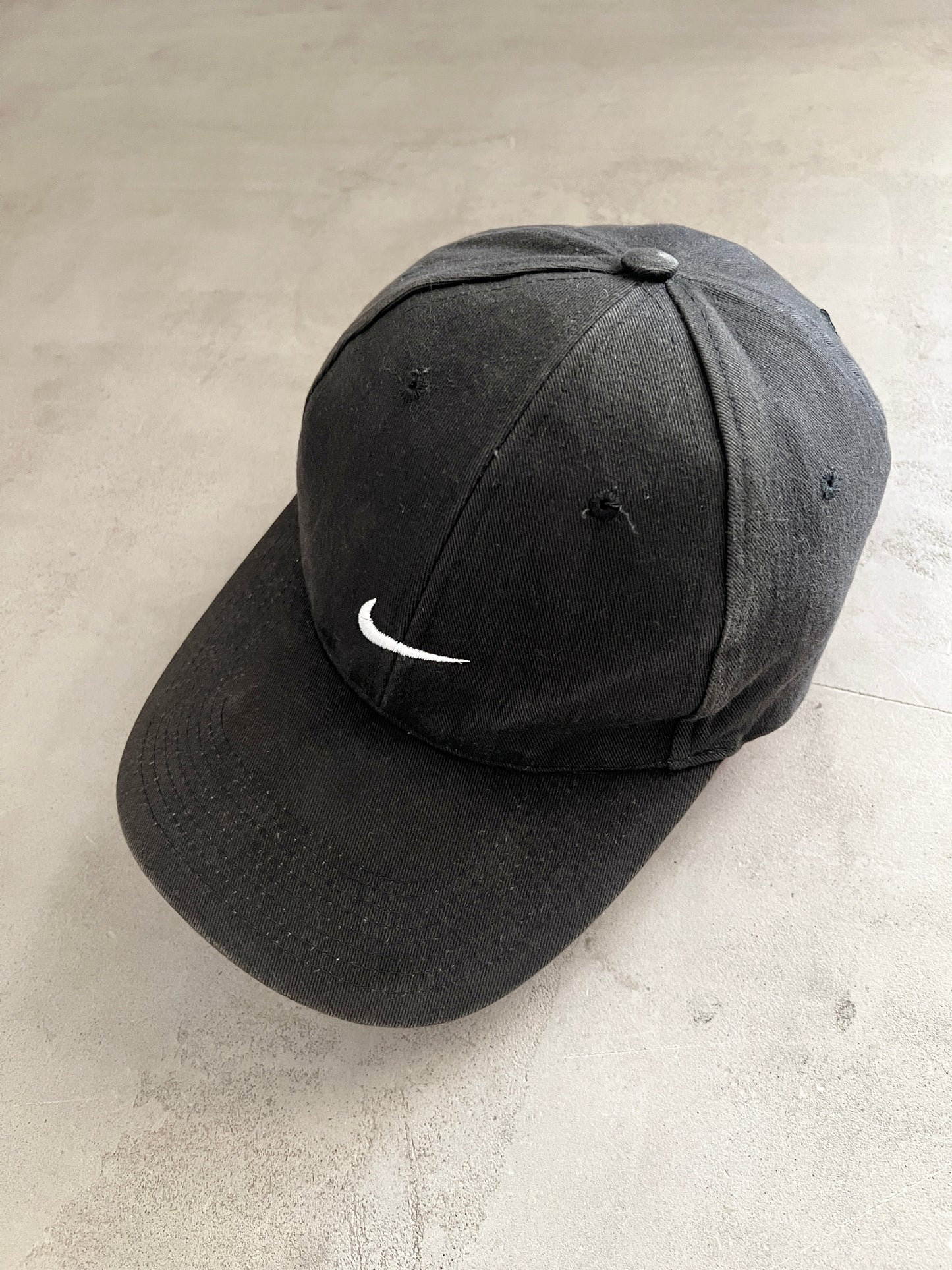 BLACK NIKE CAP - 2000S