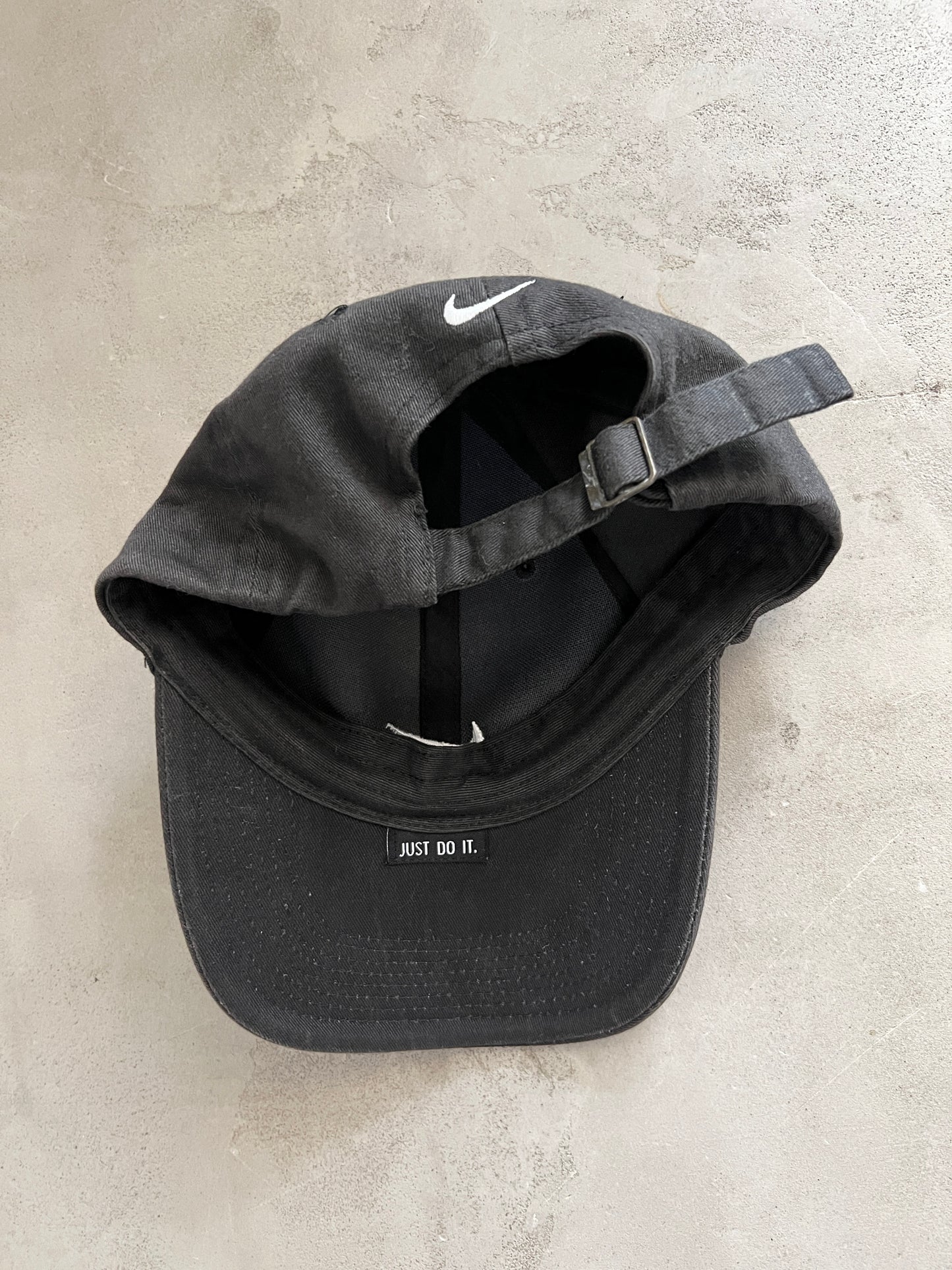 BLACK NIKE CAP - 2000S