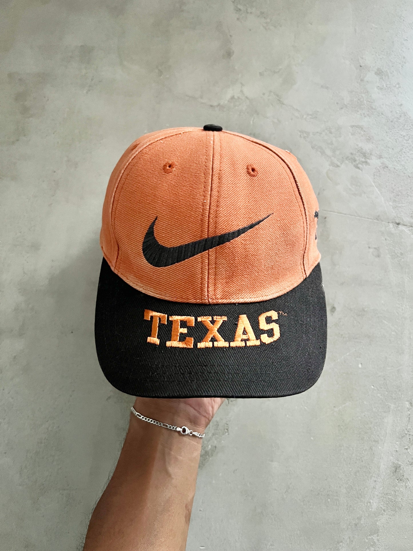 ORANGE/BLACK TEXAS NIKE CAP - 2000S