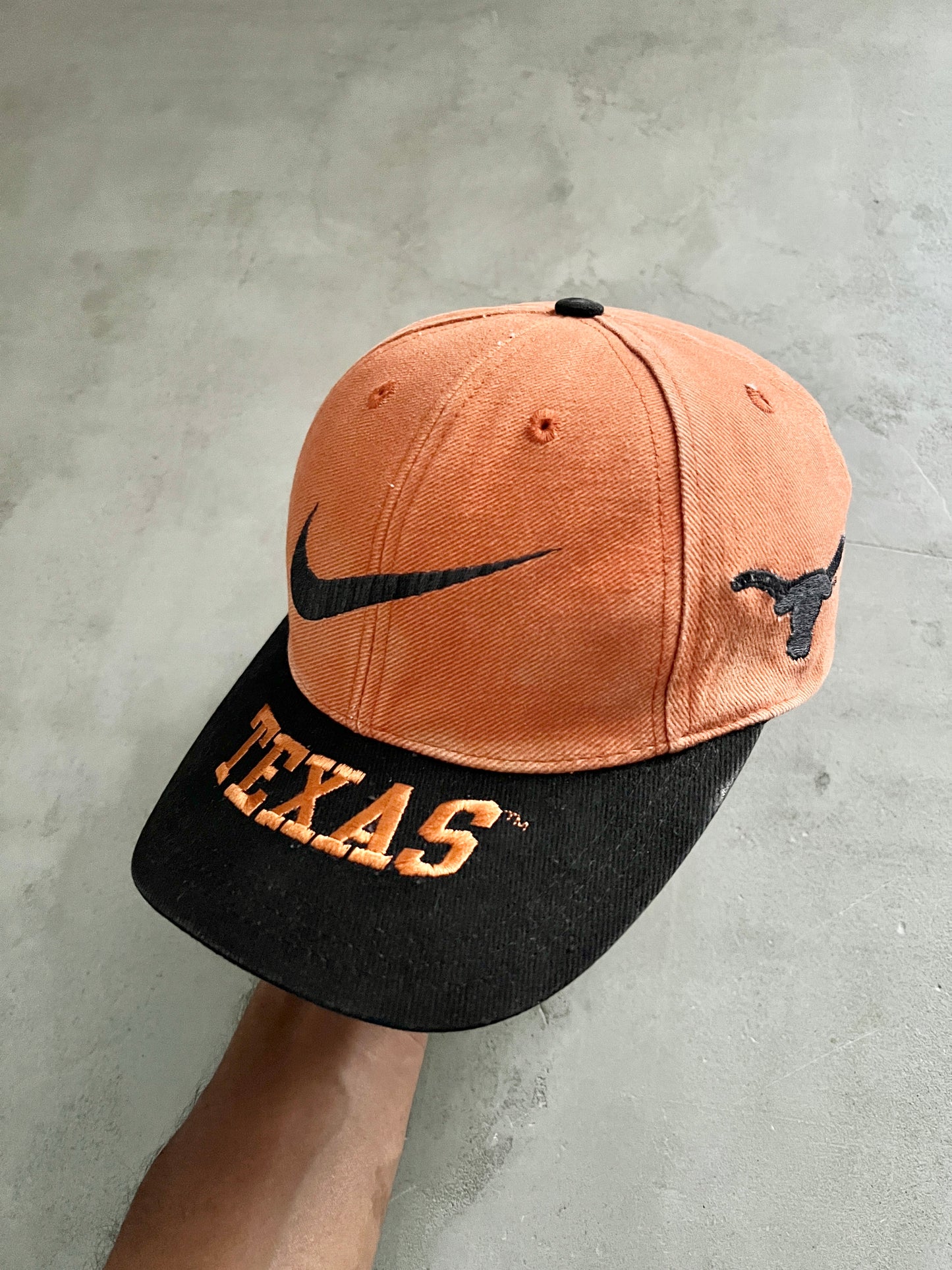 ORANGE/BLACK TEXAS NIKE CAP - 2000S