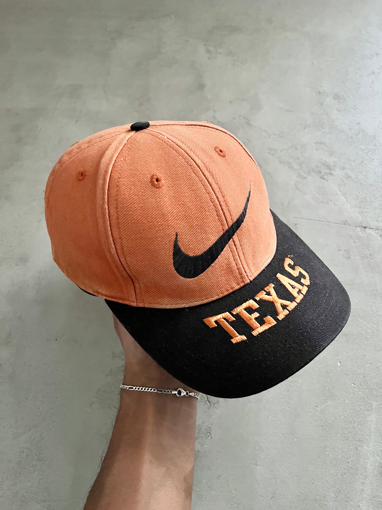 ORANGE/BLACK TEXAS NIKE CAP - 2000S