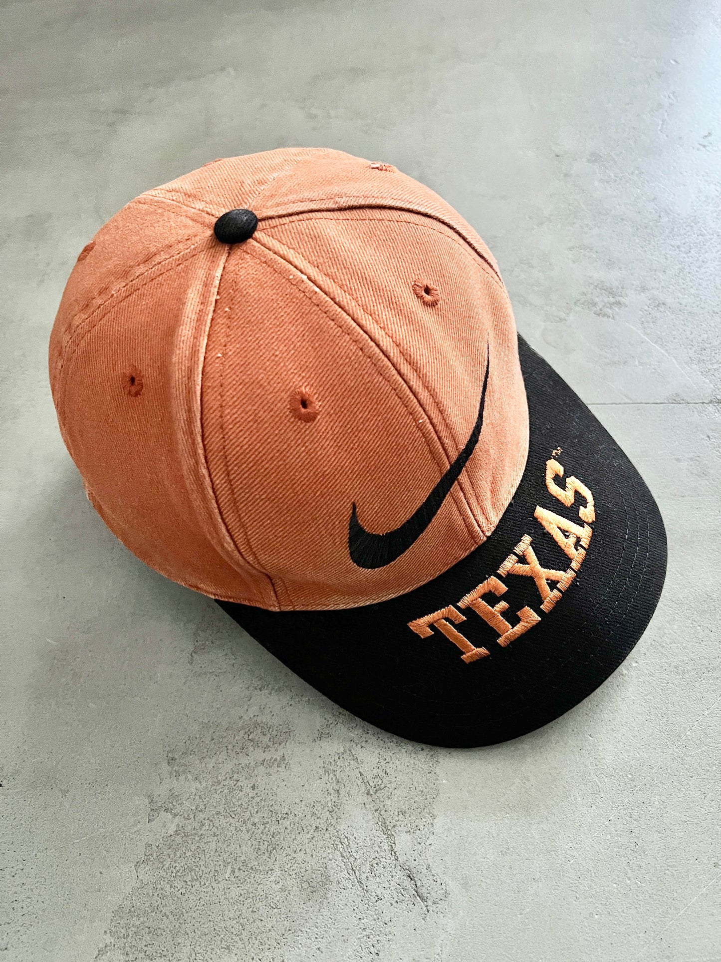 ORANGE/BLACK TEXAS NIKE CAP - 2000S