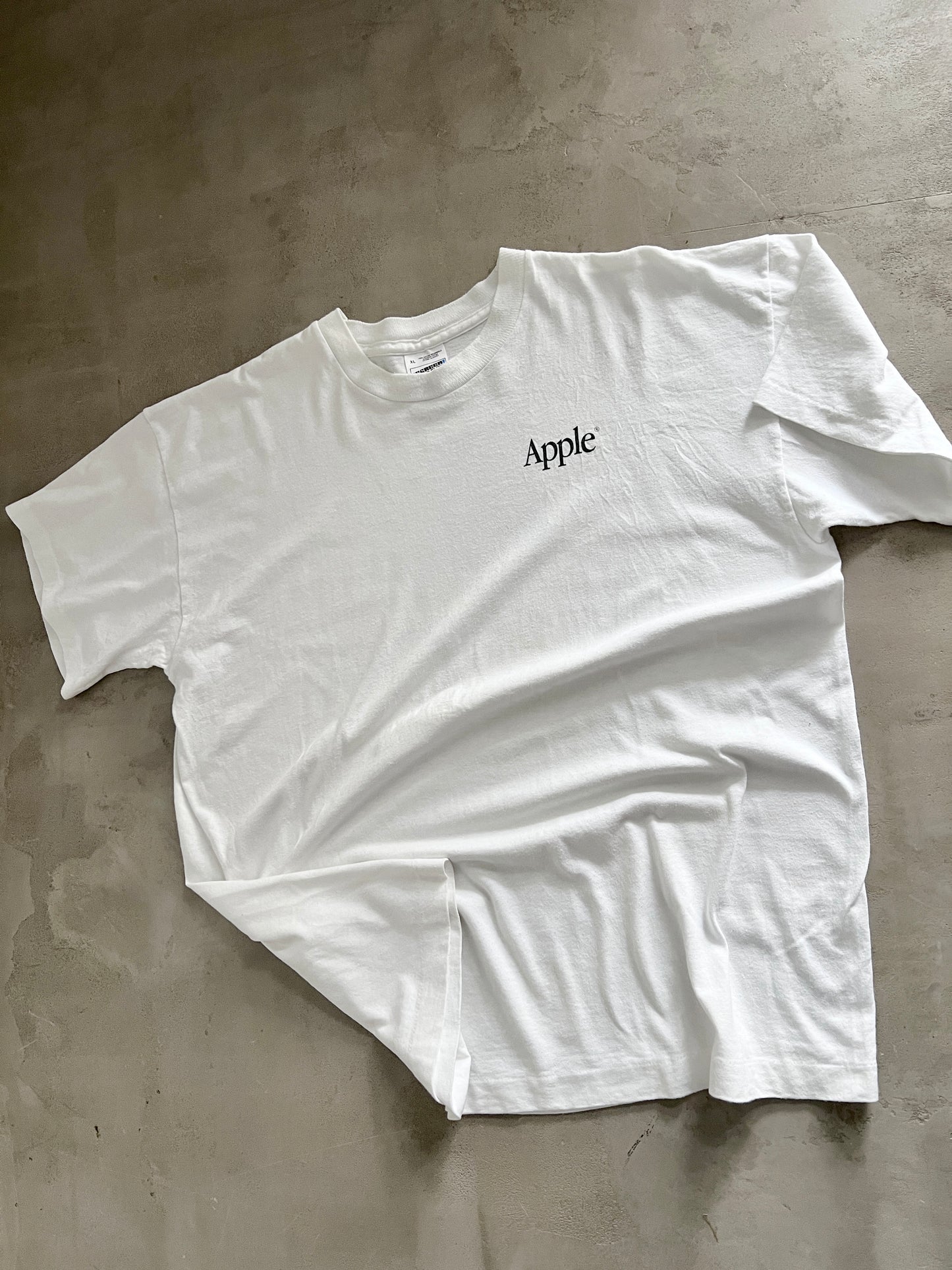 WHITE APPLE TEE - 1990S - L/XL