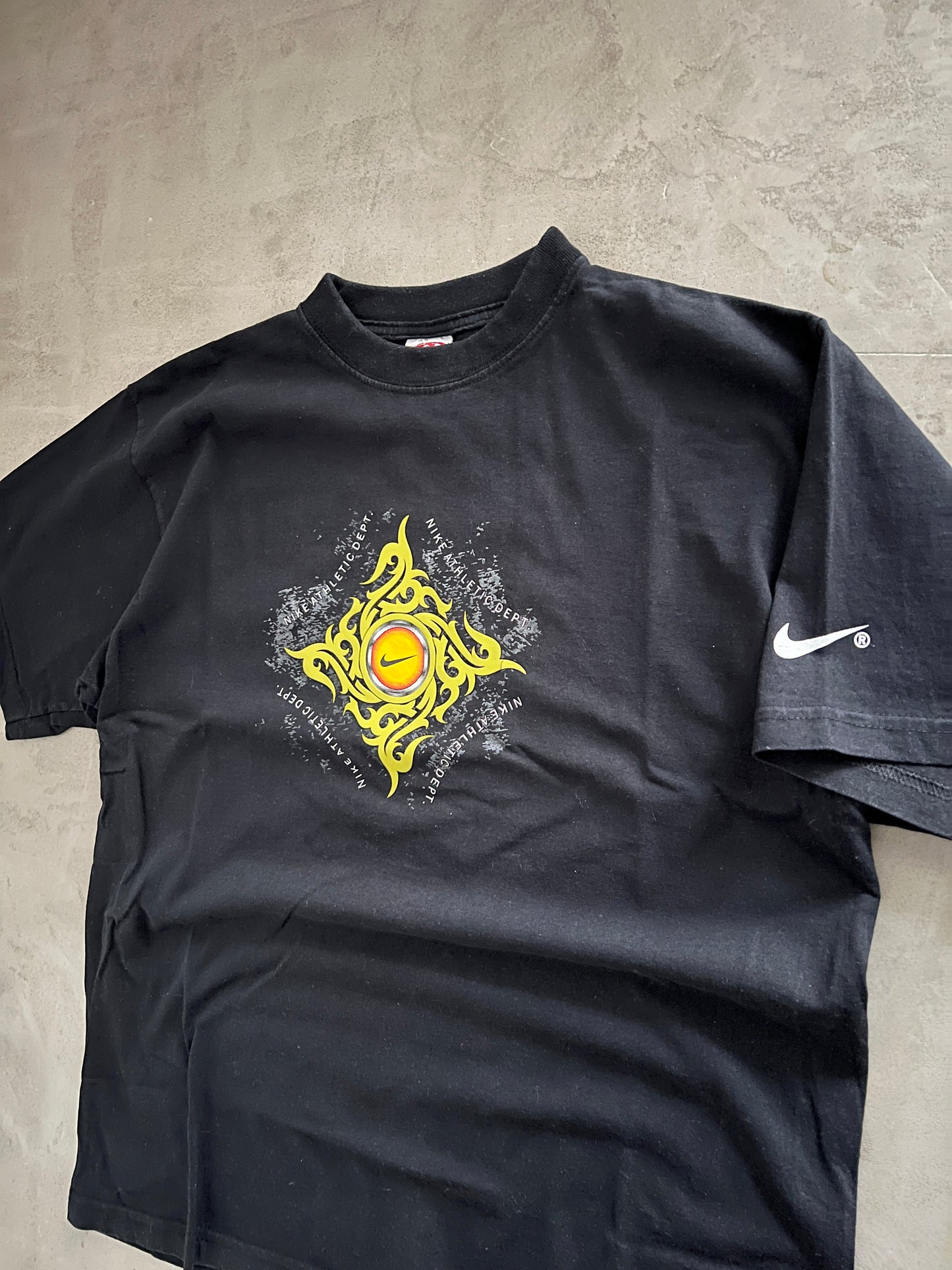 BLACK NIKE BOOTLEG TEE - 1990S - L