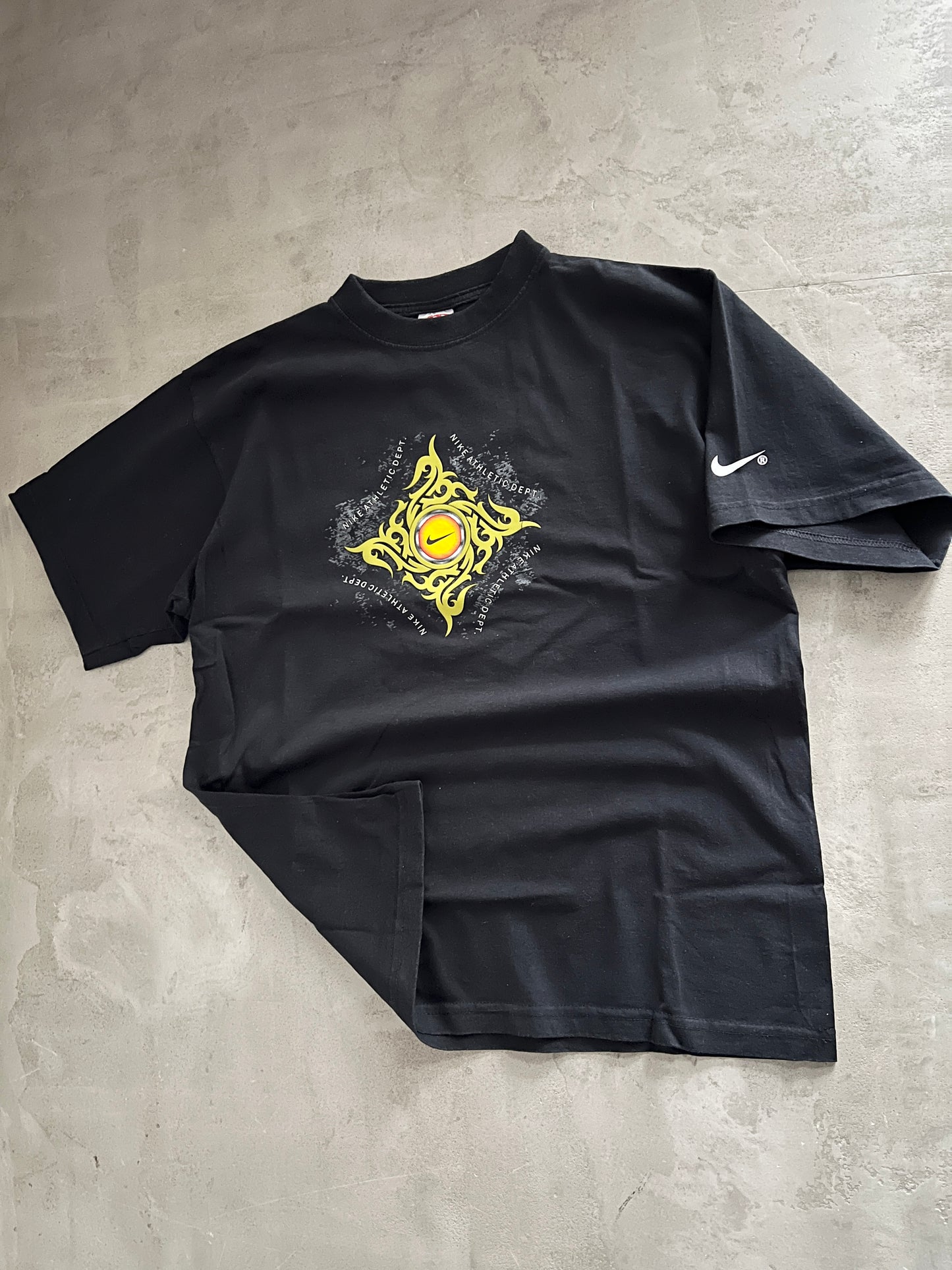 BLACK NIKE BOOTLEG TEE - 1990S - L