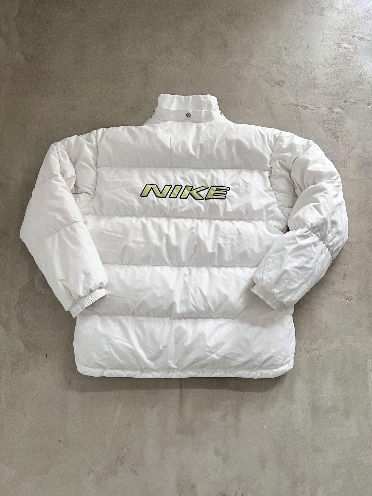 WHITE NIKE PUFFER - 1990S - M