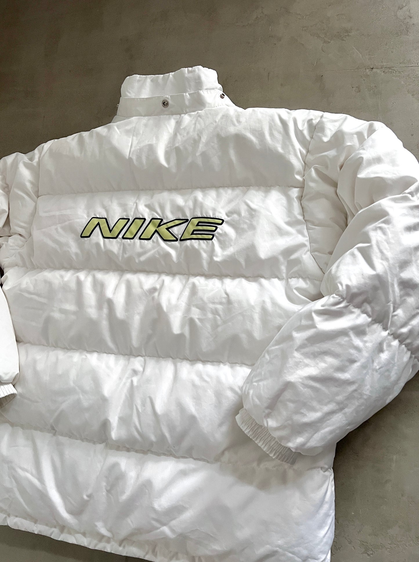 WHITE NIKE PUFFER - 1990S - M