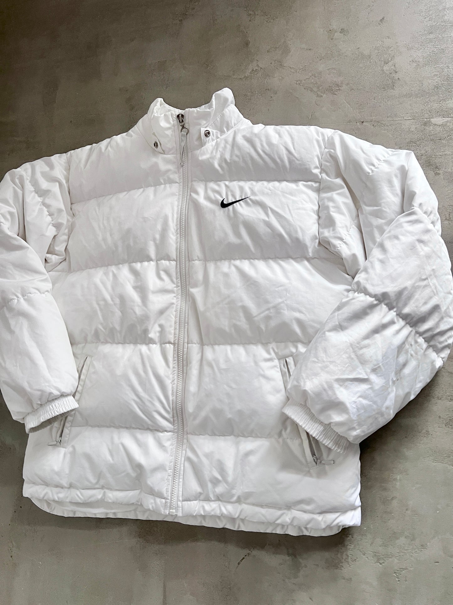 WHITE NIKE PUFFER - 1990S - M