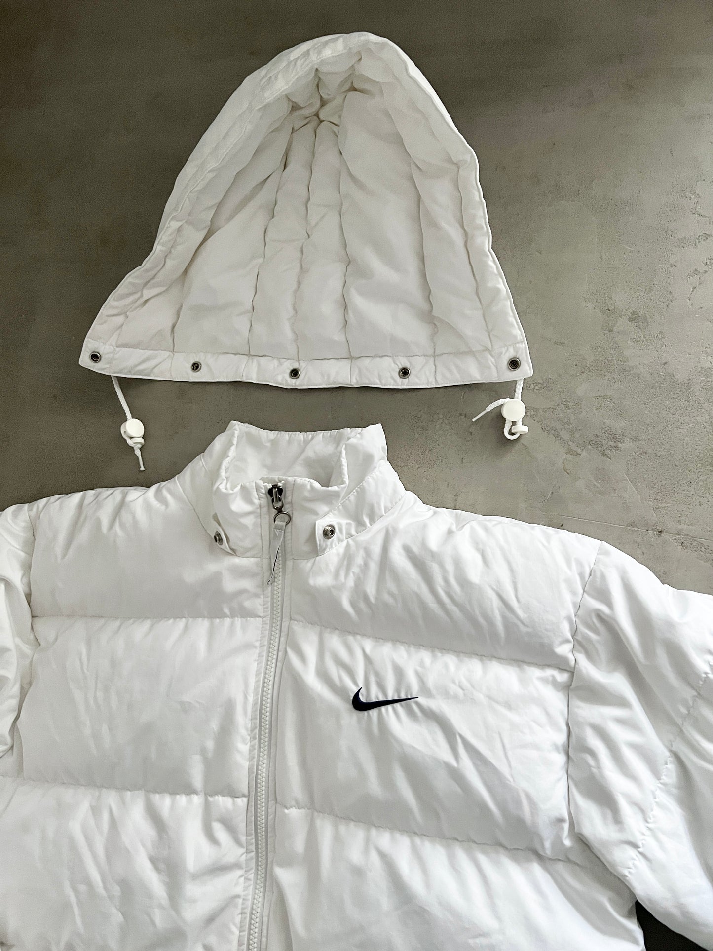 WHITE NIKE PUFFER - 1990S - M