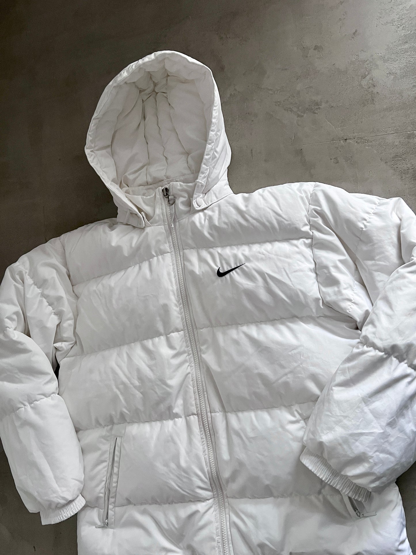 WHITE NIKE PUFFER - 1990S - M