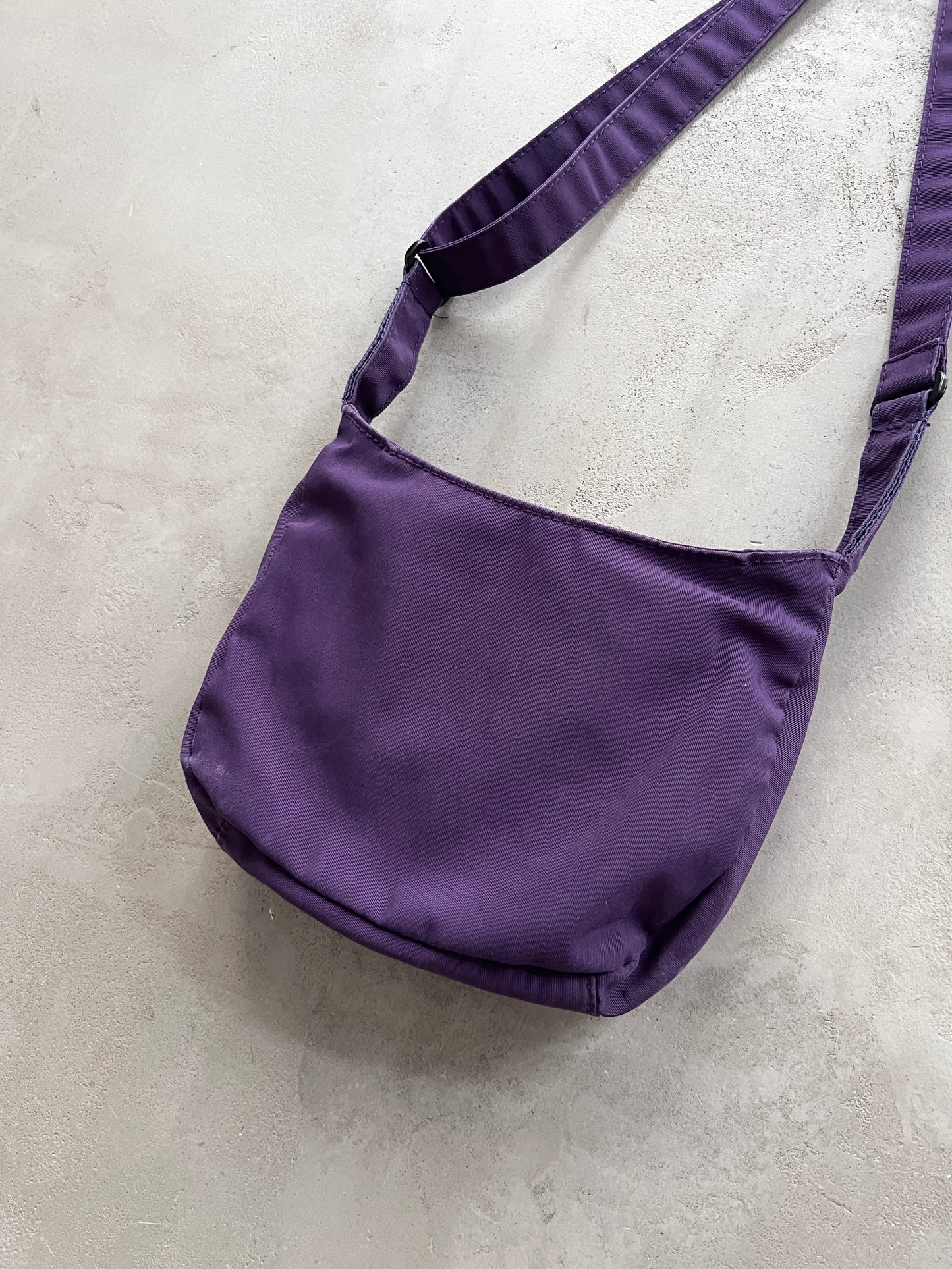 PURPLE NIKE BAG - 2000S