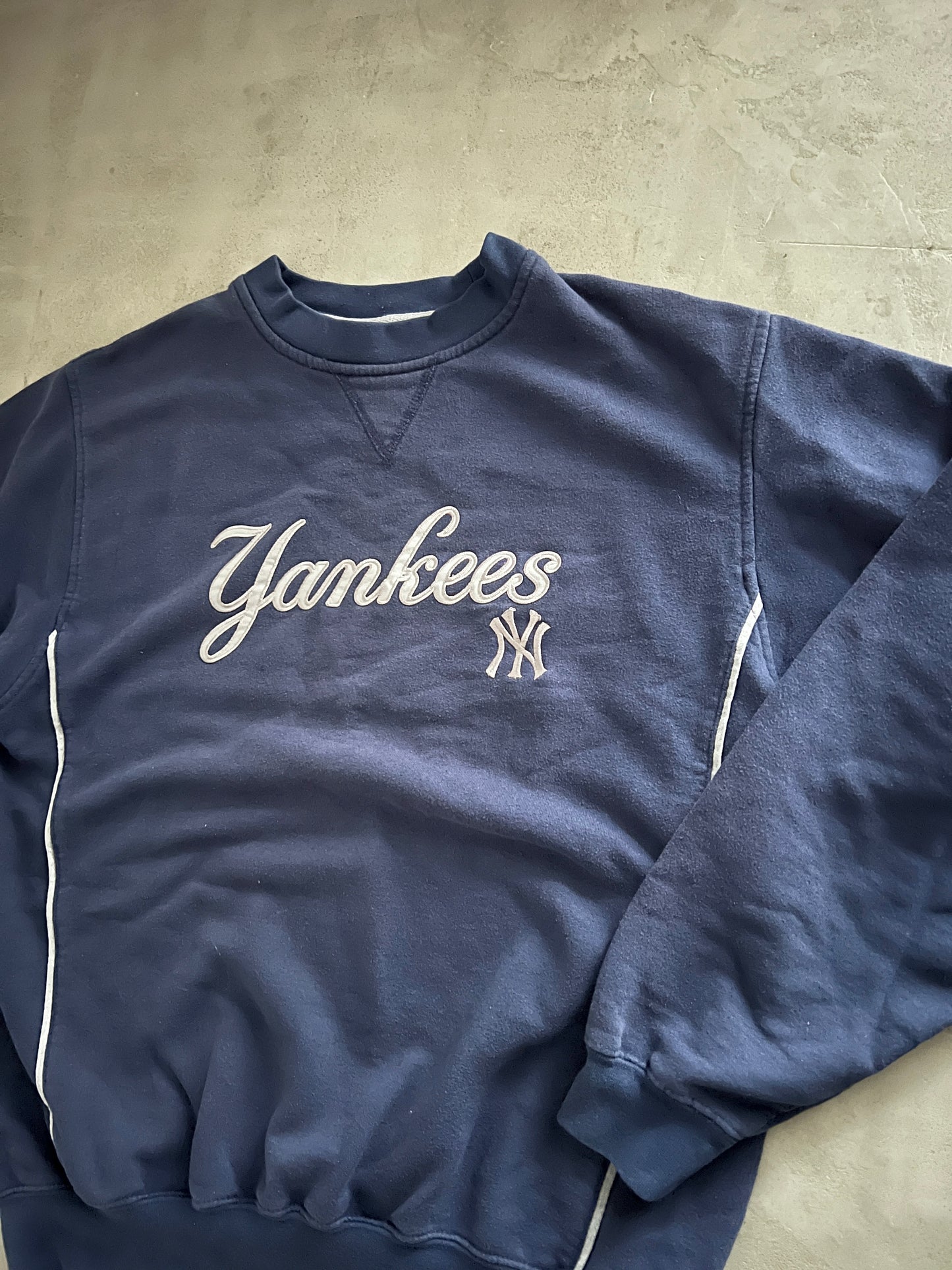 NAVY YANKEES SWEATER - 1990S - L/M