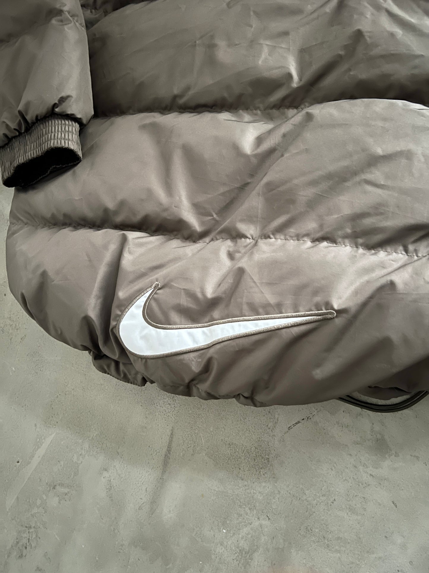 MOCHA NIKE PUFFER - 1990S - L/XL