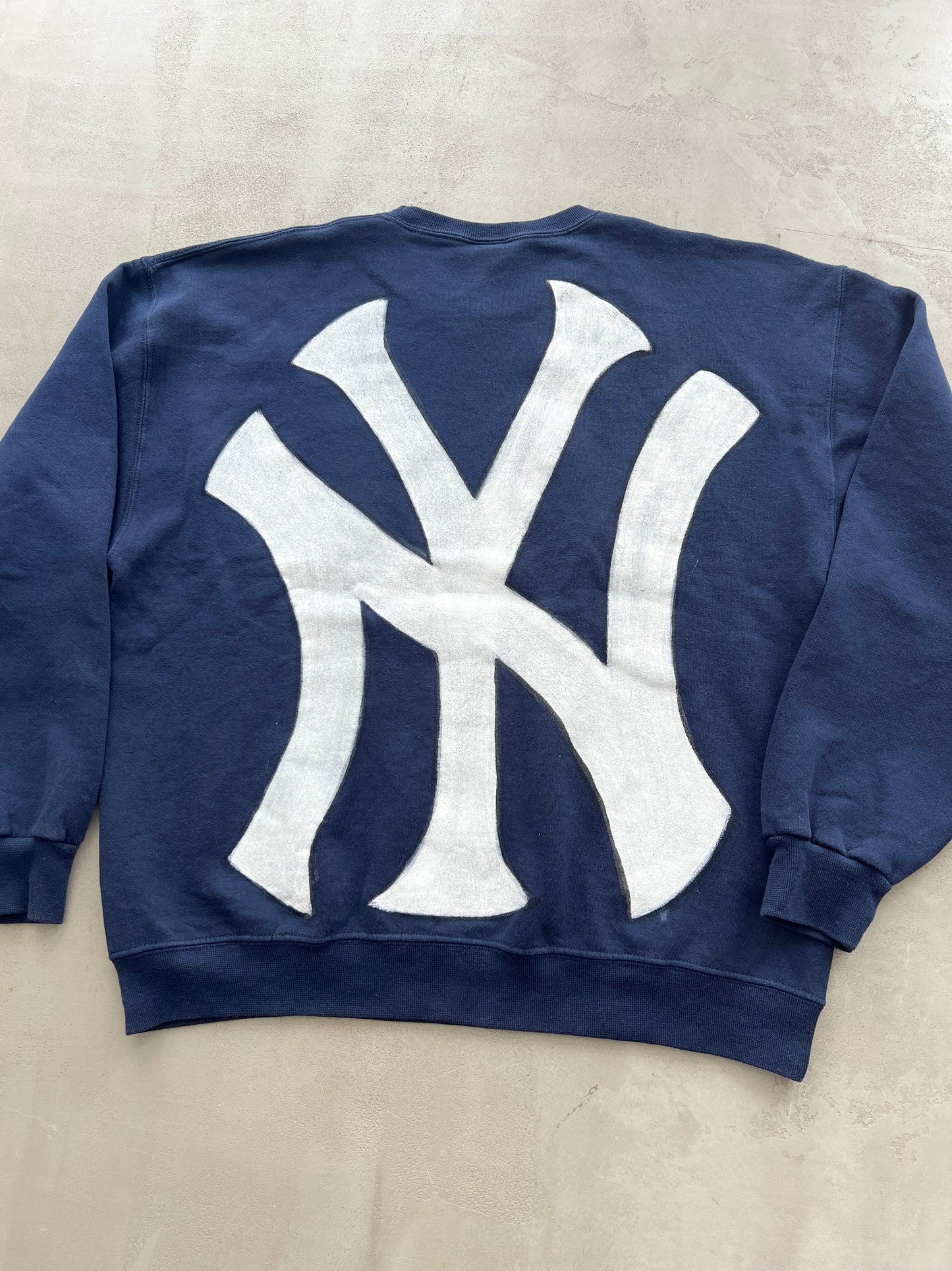 NAVY YANKEES RUSSELL ATHLETIC SWEATER - 1990S - L/M