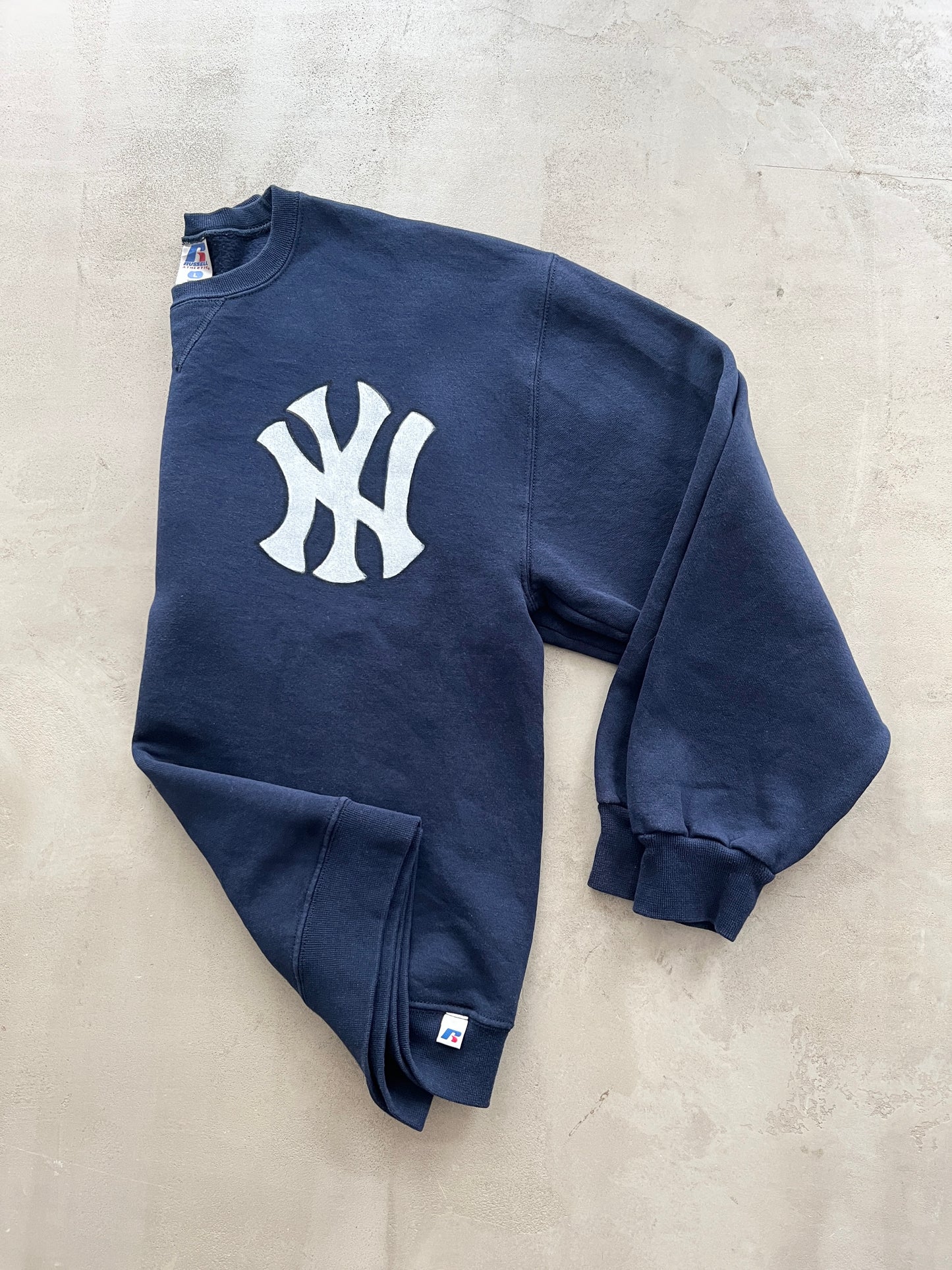 NAVY YANKEES RUSSELL ATHLETIC SWEATER - 1990S - L/M