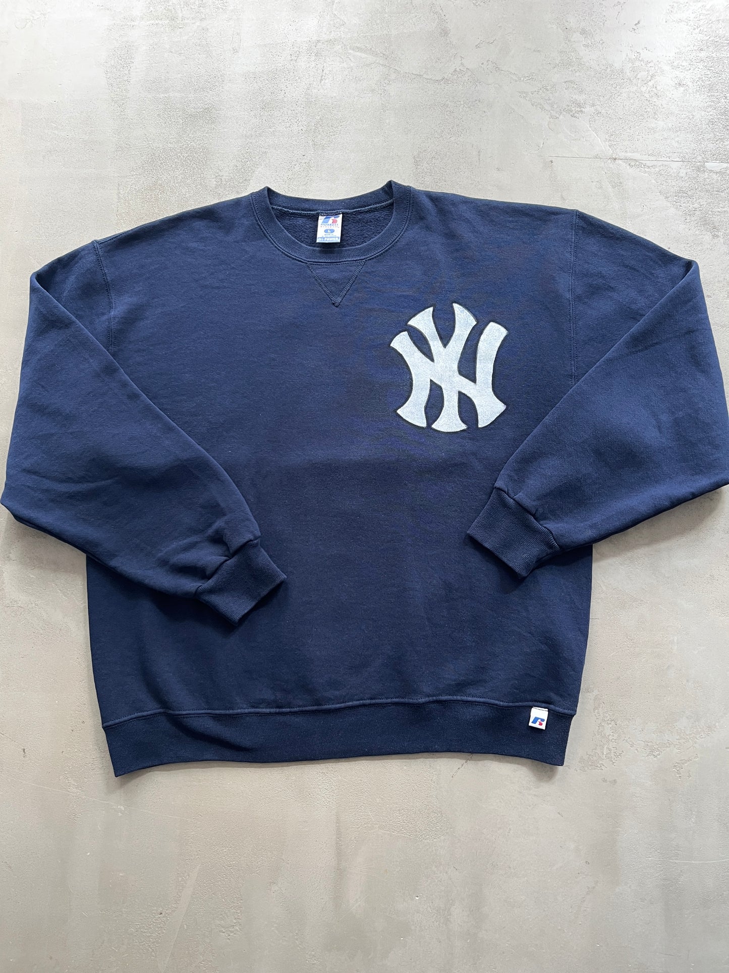 NAVY YANKEES RUSSELL ATHLETIC SWEATER - 1990S - L/M