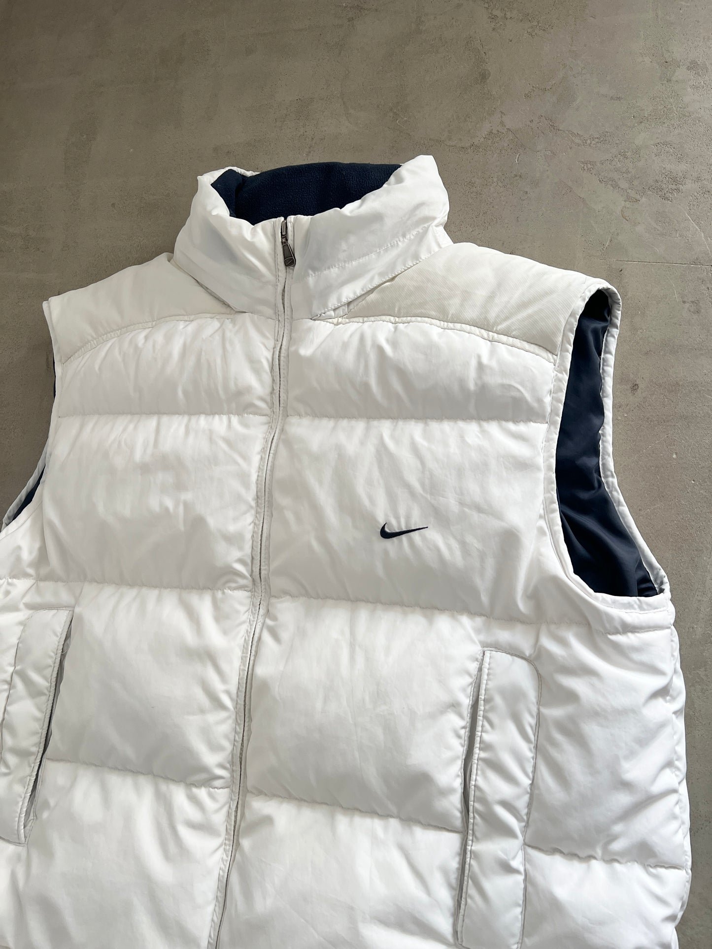 WHITE NIKE PUFFER VEST - 2000S - XL/L